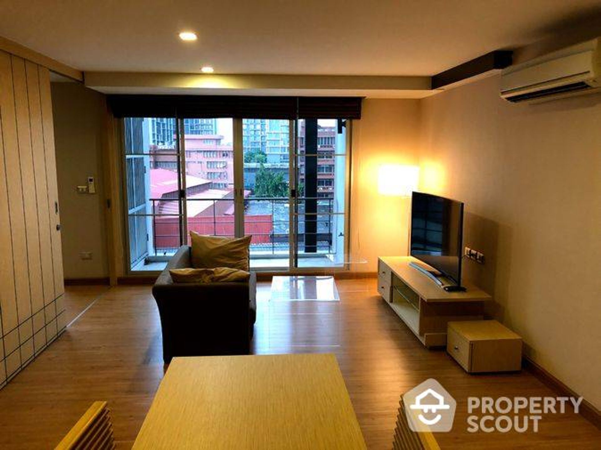 Condominium in Phra Khanong, Krung Thep Maha Nakhon 12779150