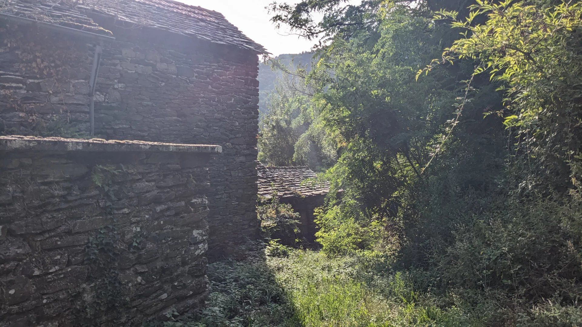 Outro no Saint-Privat-de-Vallongue, Lozère 12779243