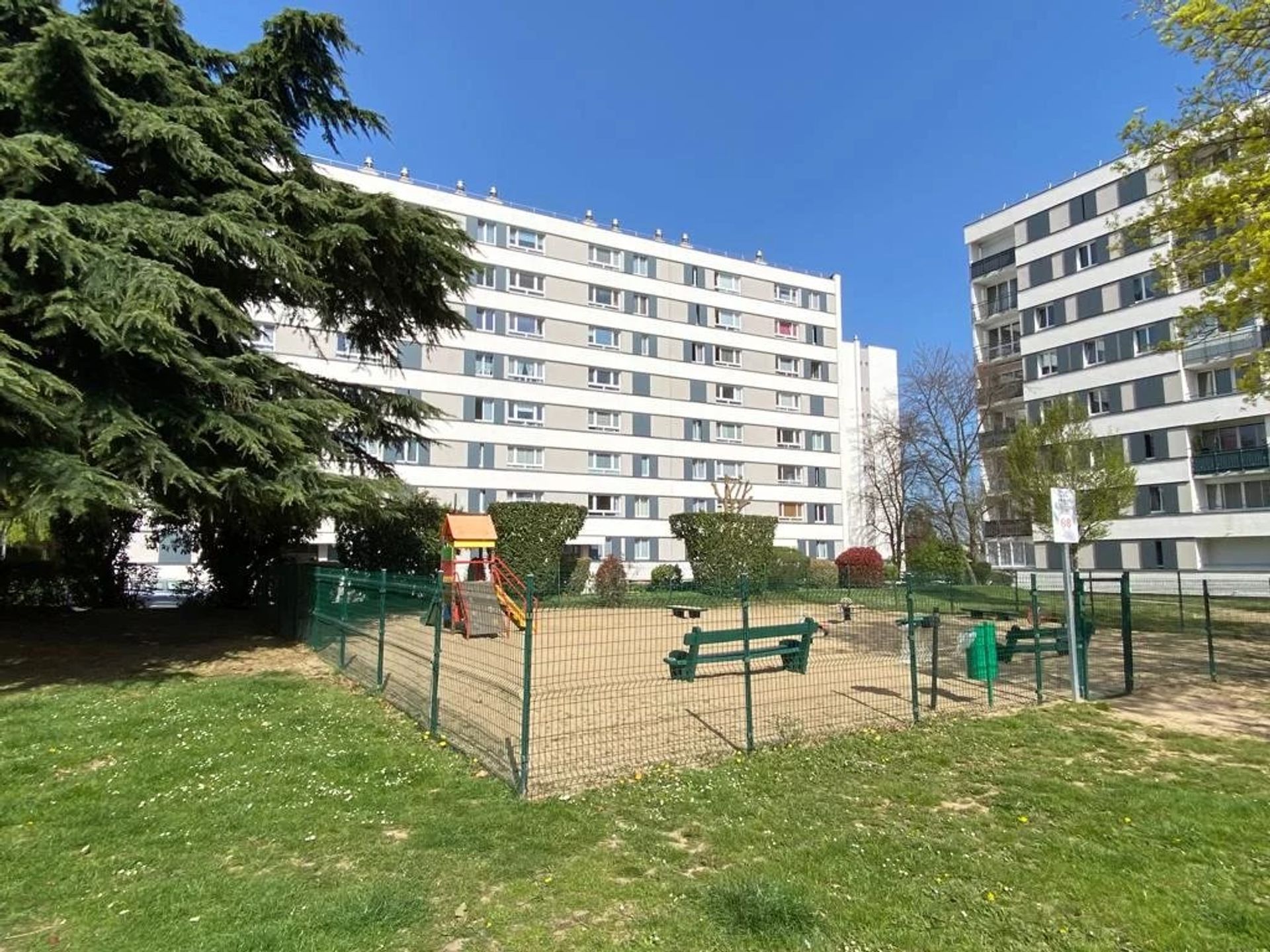 Condominium in Les Clayes-sous-Bois, Yvelines 12780117