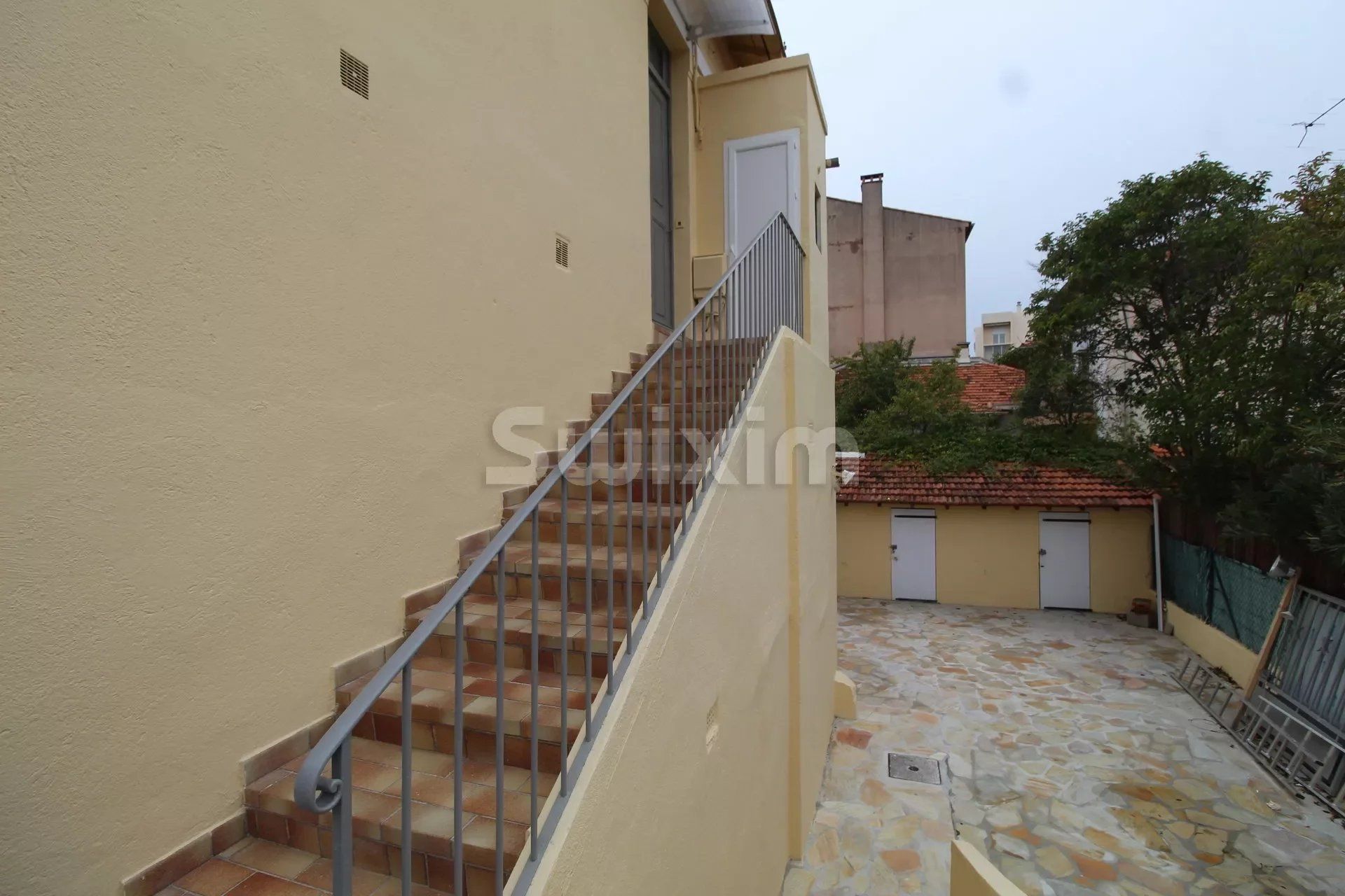 Inny w Frejus, Provence-Alpes-Cote d'Azur 12780157