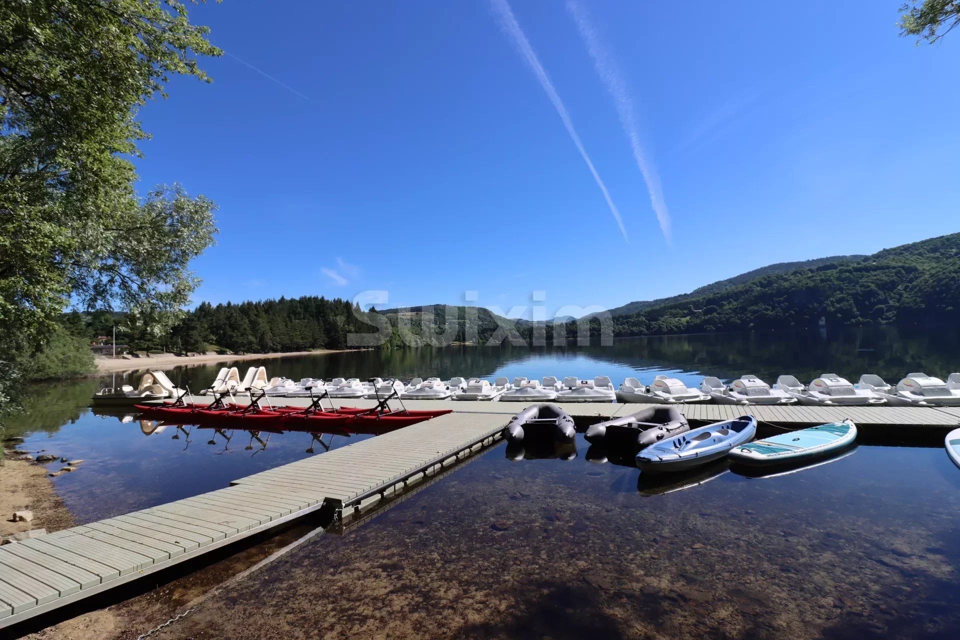 rumah dalam Le Lac-d'Issarlès, Ardèche 12780327