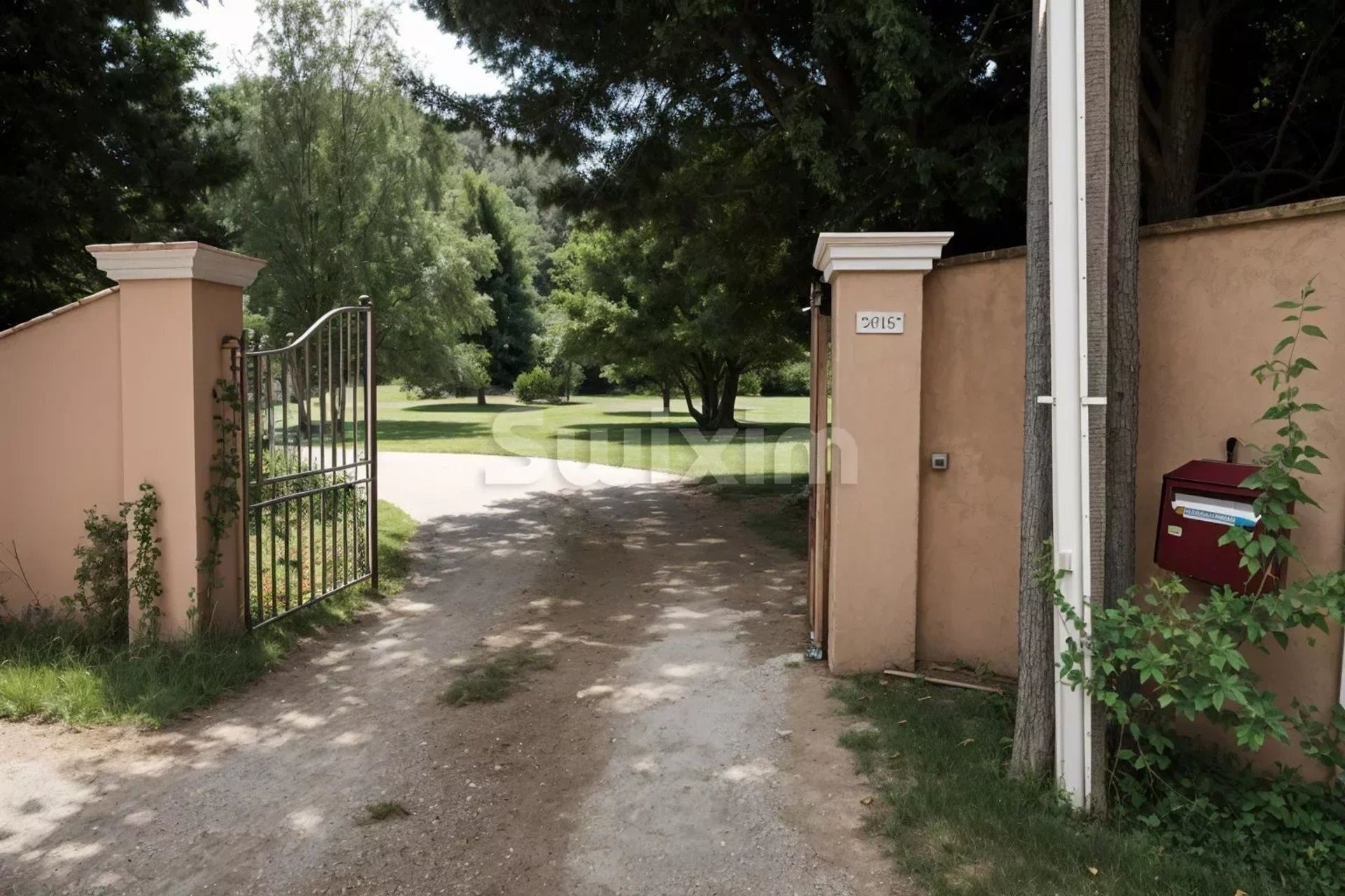 Residenziale nel Aix-en-Provence, Bouches-du-Rhône 12780569