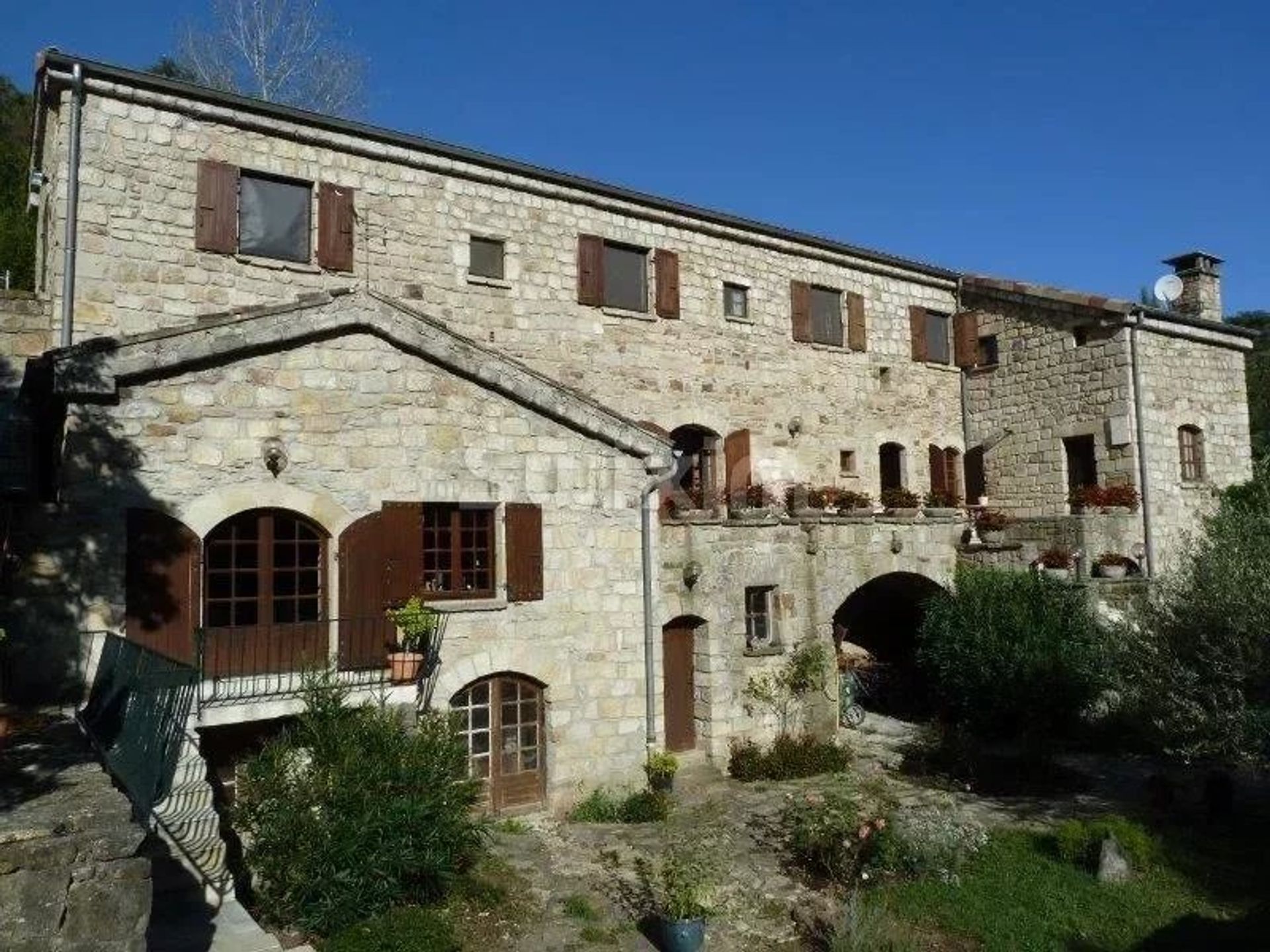 Andere im Aubenas, Auvergne-Rhône-Alpes 12780710