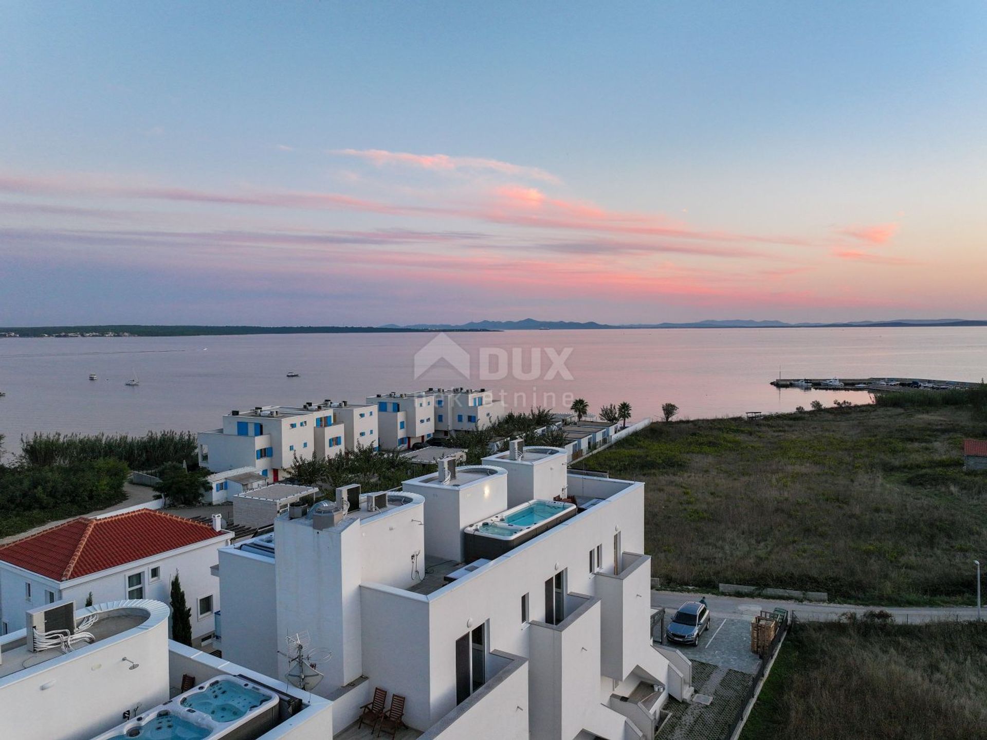 жилой дом в Privlaka, Zadar County, Zadar County 12781155