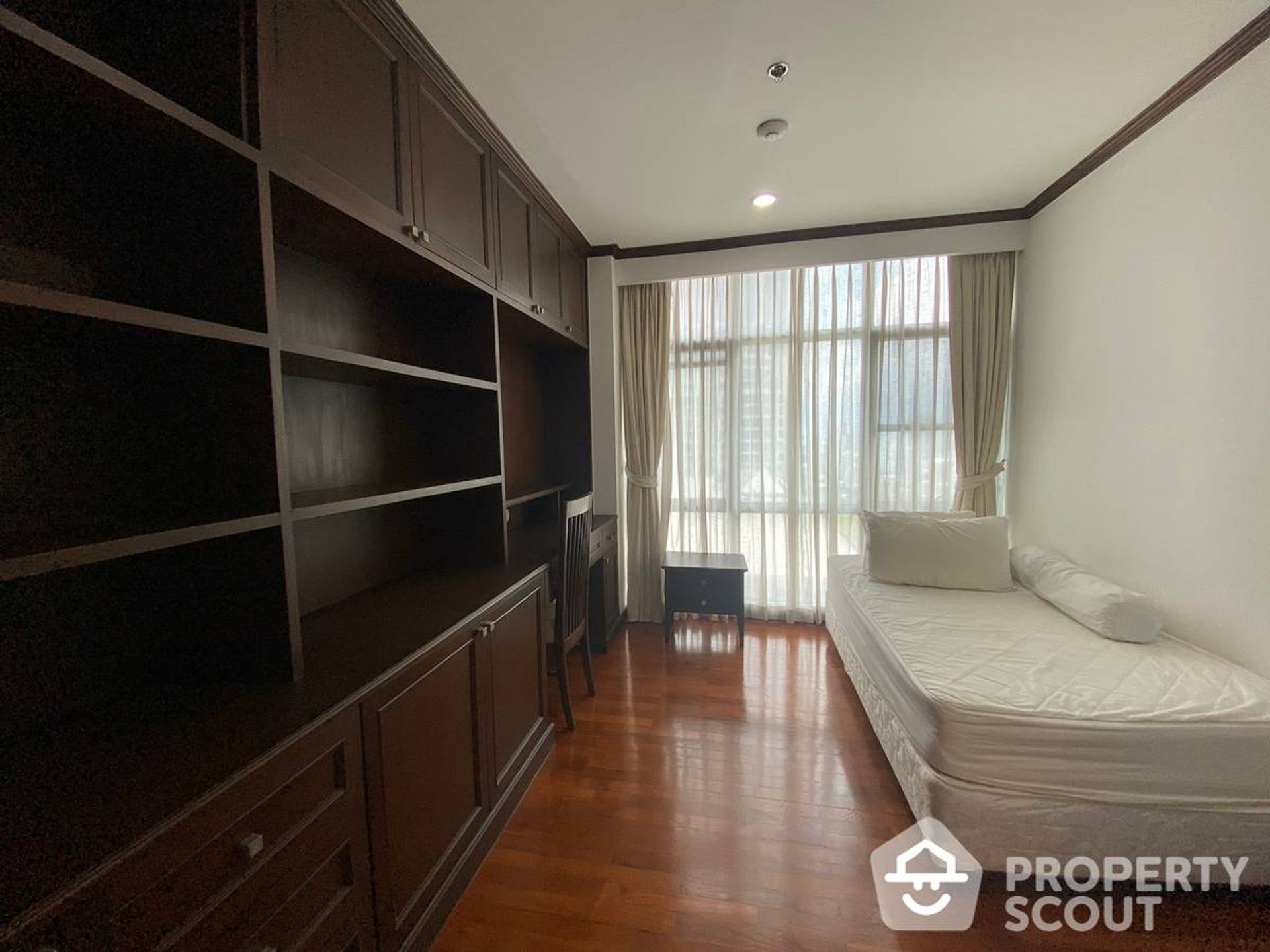 Condominium in Pathum Wan, Krung Thep Maha Nakhon 12782196