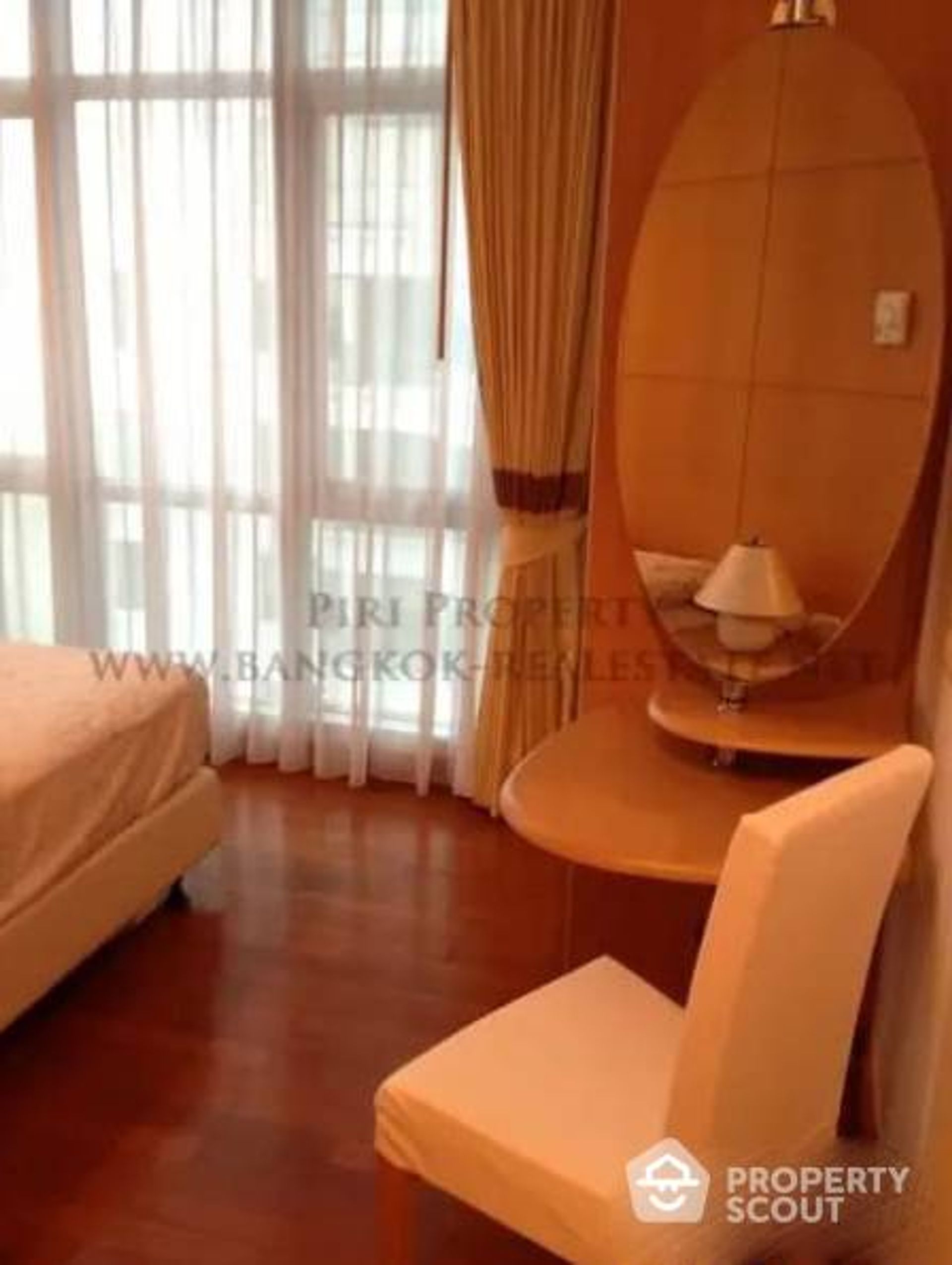 Condominium in Pathum Wan, Krung Thep Maha Nakhon 12782198