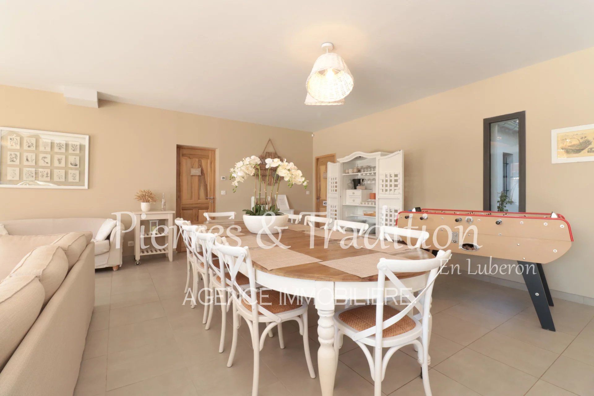 房子 在 Saint-Saturnin-lès-Apt, Vaucluse 12783371