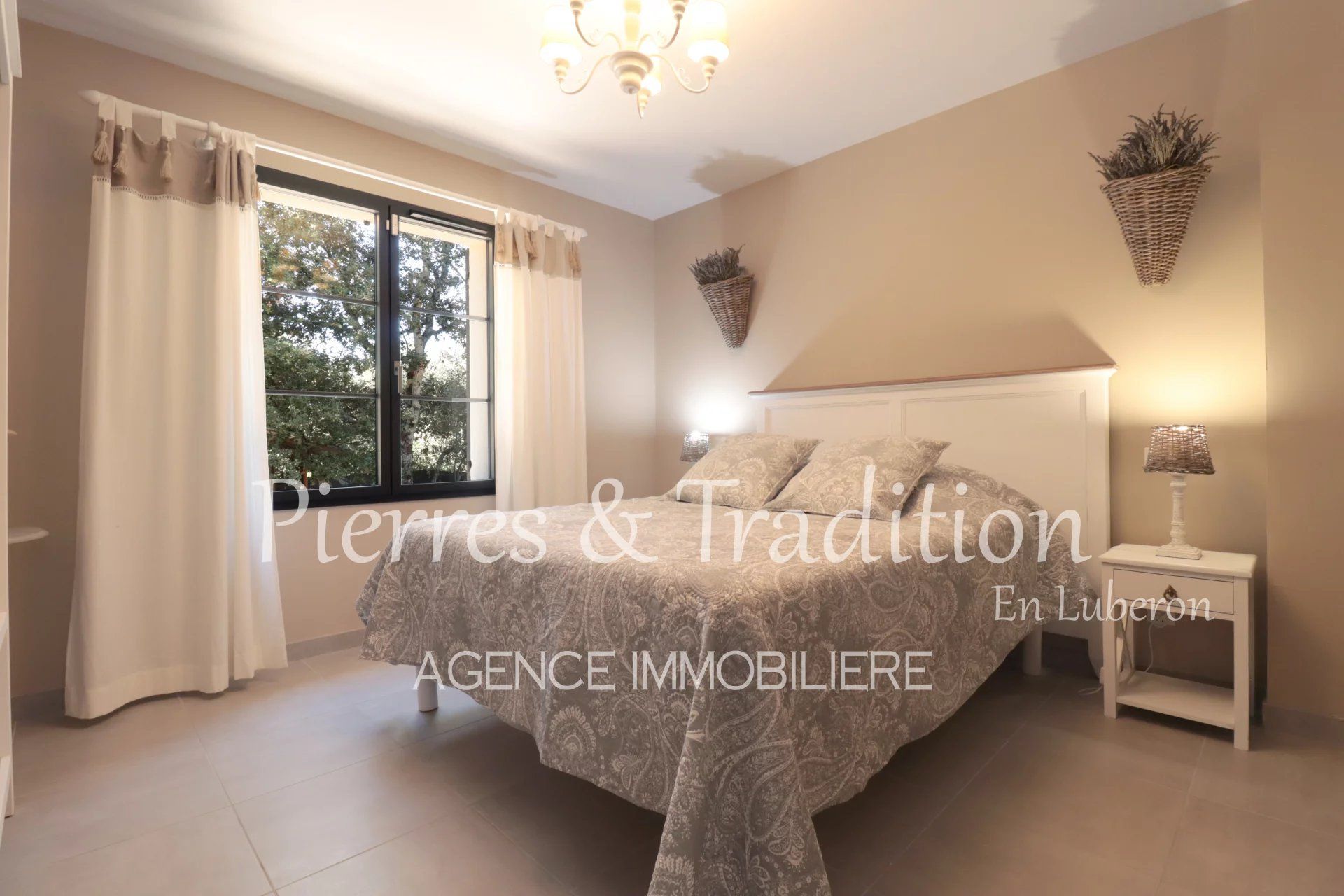 House in Saint-Saturnin-lès-Apt, Vaucluse 12783371