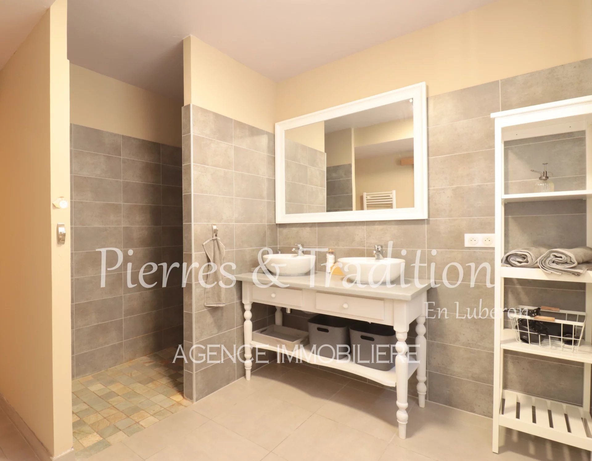 Dom w Saint-Saturnin-lès-Apt, Vaucluse 12783371