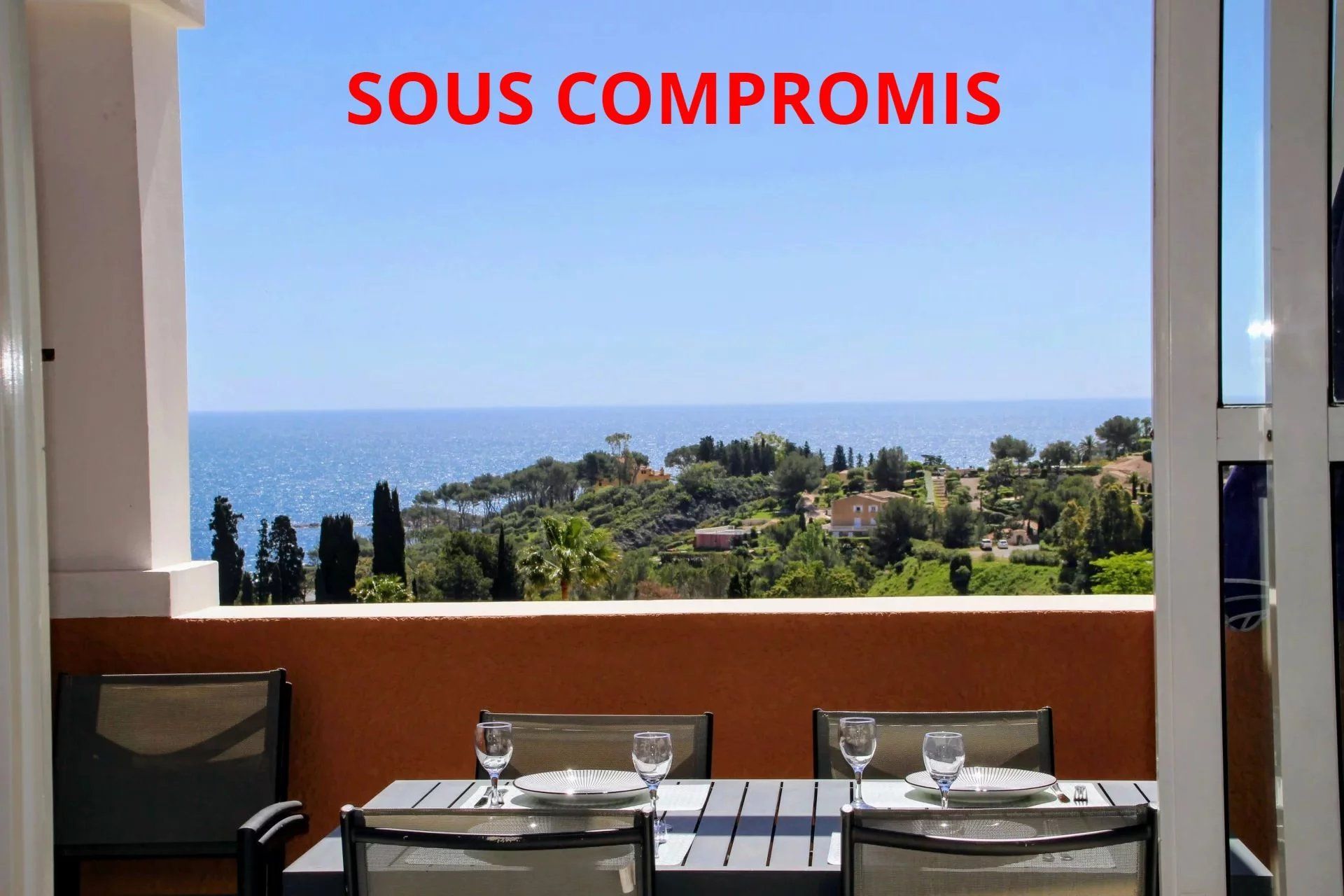 Condominium in Agay, Provence-Alpes-Cote d'Azur 12783400