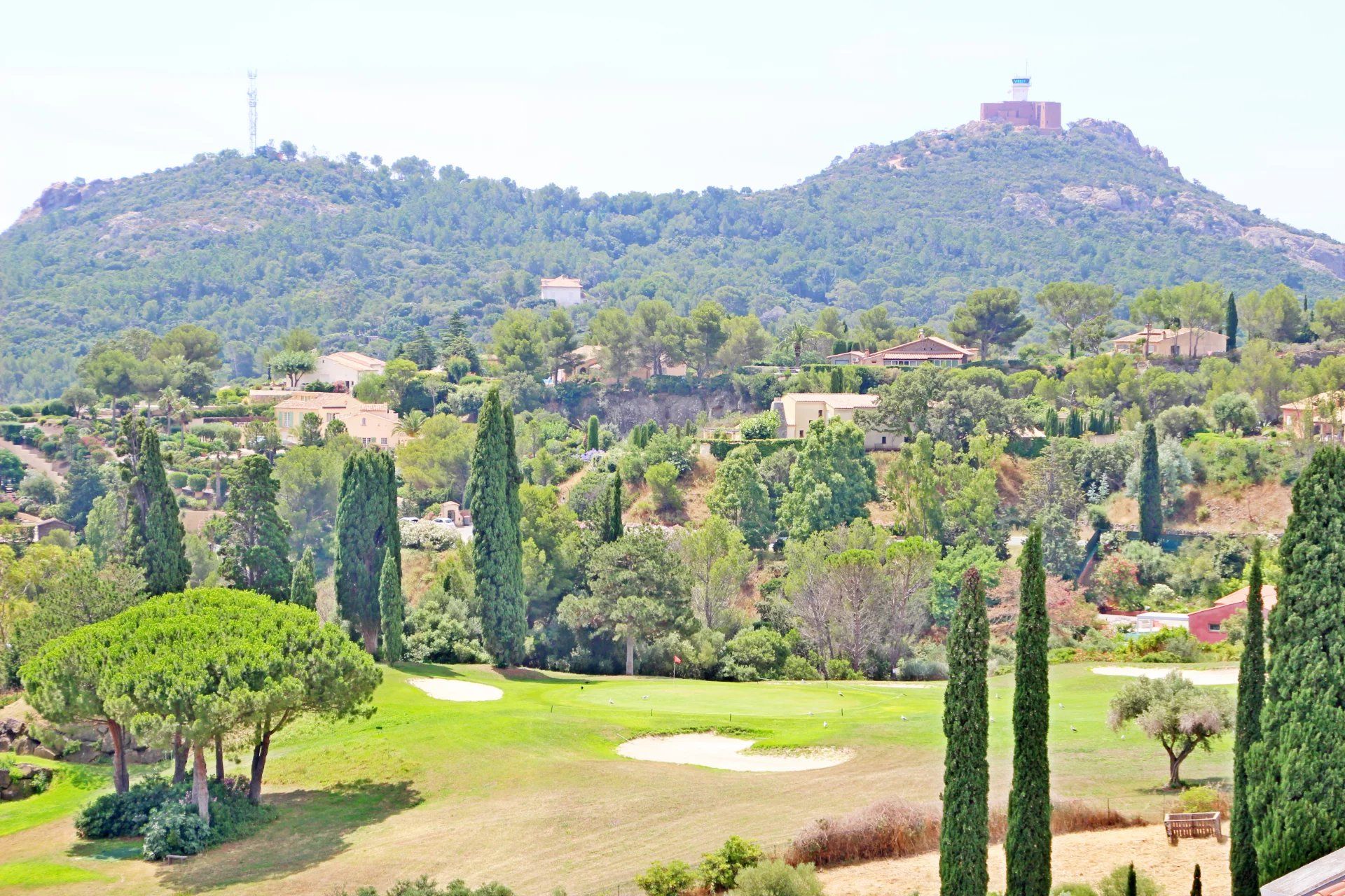 Condominium dans Un gay, Provence-Alpes-Côte d'Azur 12783404