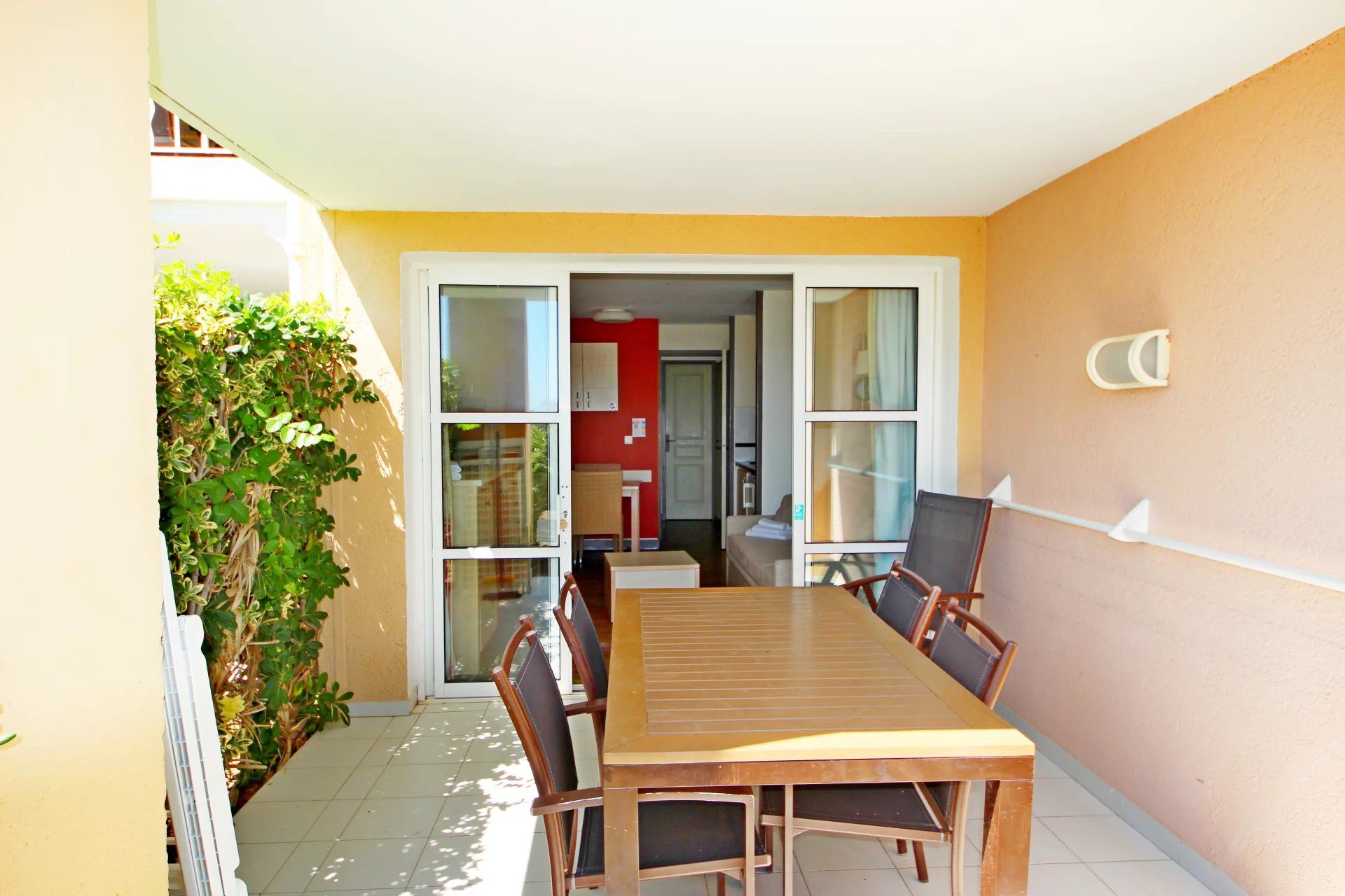 Condominium in Les Salins d'Hyères, Provence-Alpes-Côte d'Azur 12783416