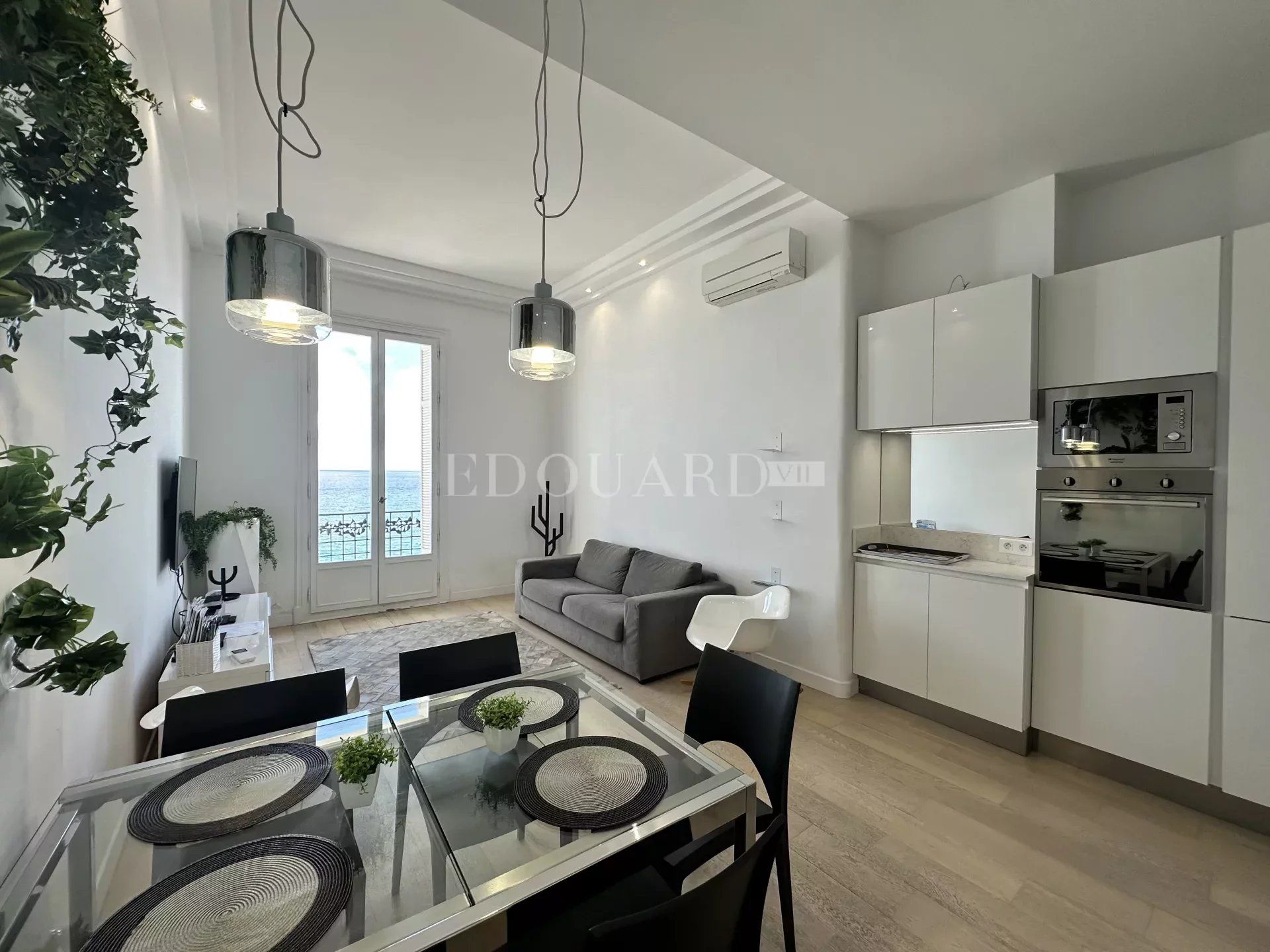 Condominium in Menton, Provence-Alpes-Cote d'Azur 12784168