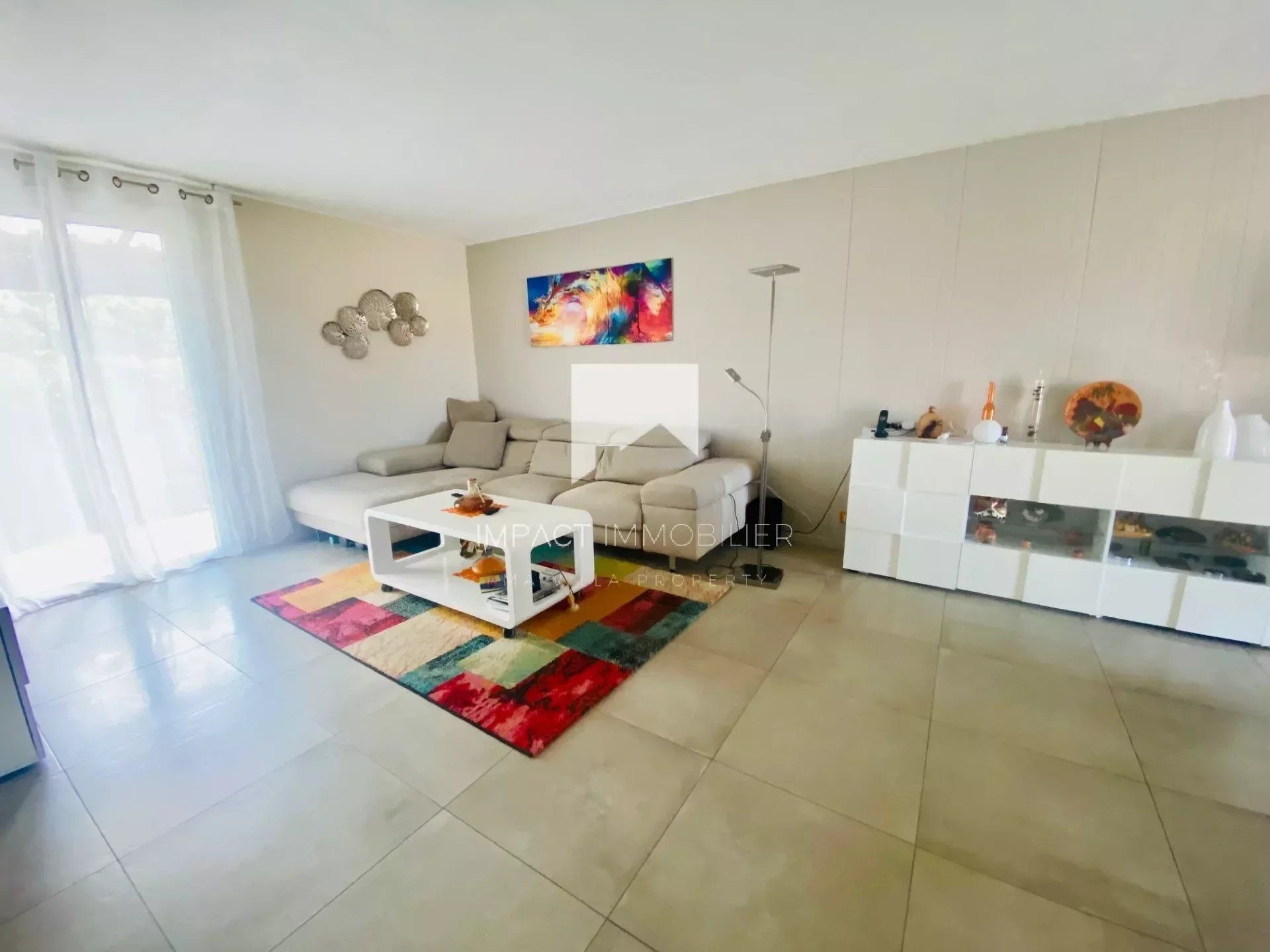 Condominio en La Londe-les-Maures, Provence-Alpes-Cote d'Azur 12784191