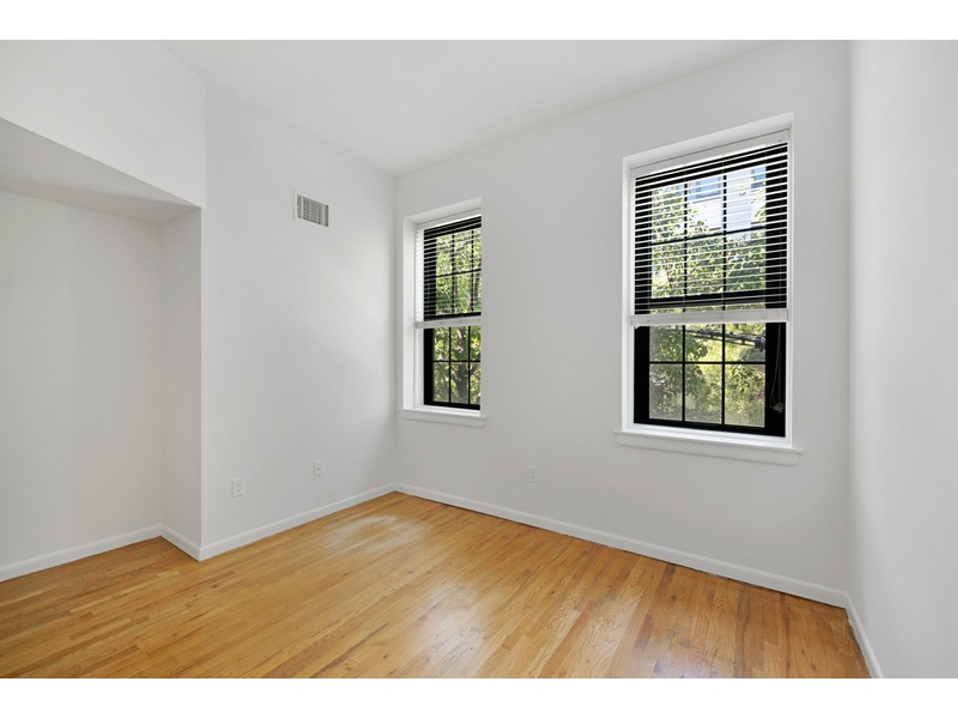 Condominium in Hoboken, New Jersey 12784321