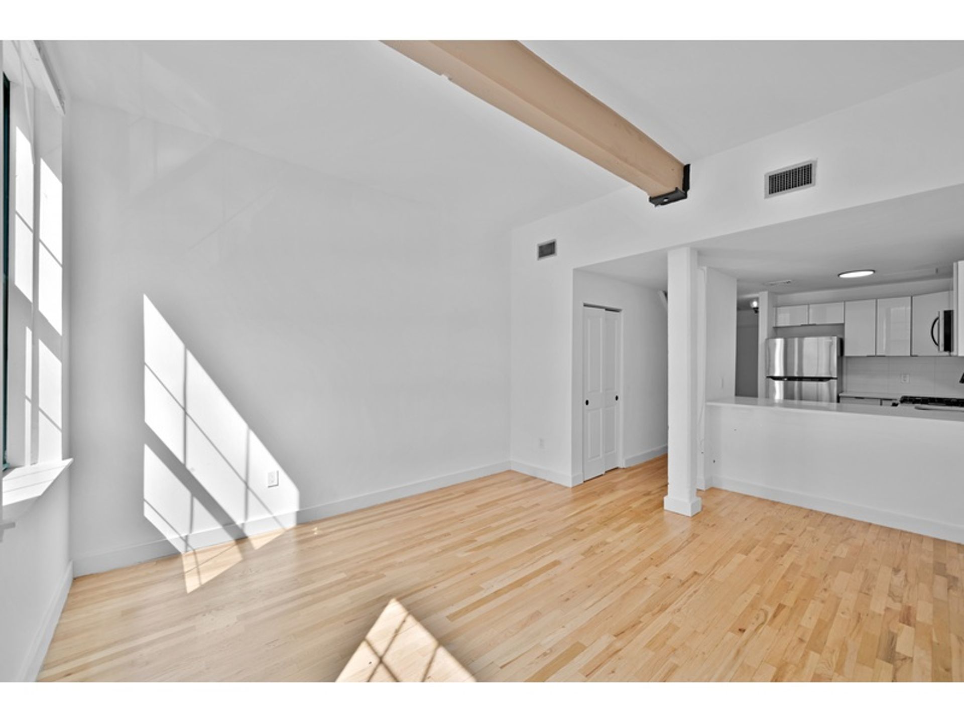 Condominium in Hoboken, New Jersey 12784323