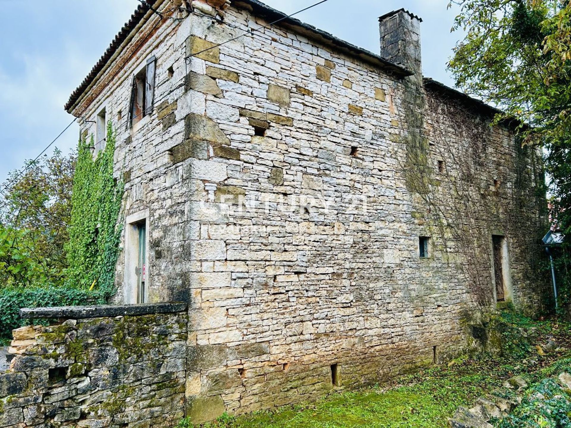 rumah dalam Oprtalj, Istria County 12784366