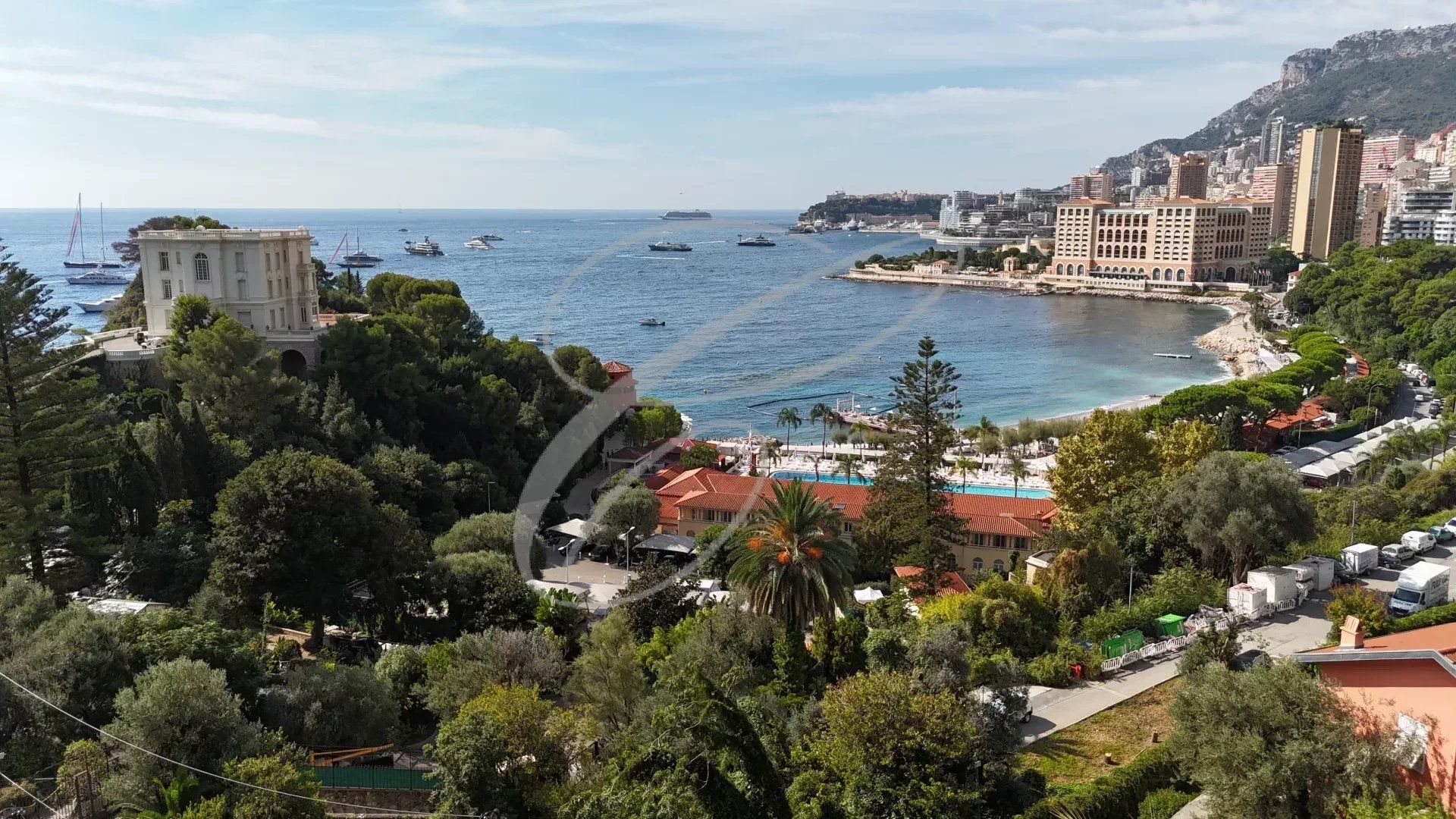 Talo sisään Roquebrune, Provence-Alpes-Cote d'Azur 12784916