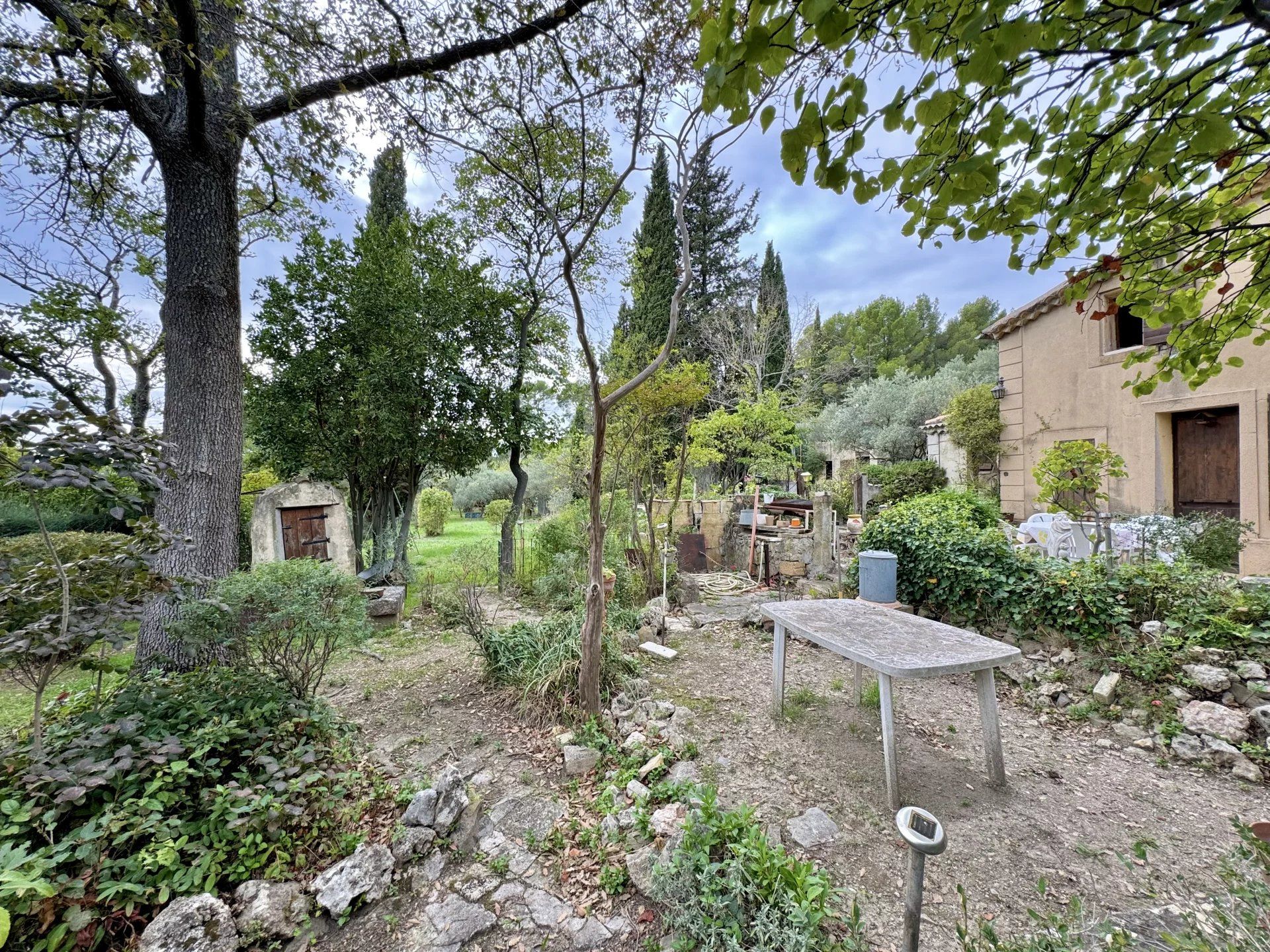 بيت في Aix-en-Provence, Bouches-du-Rhône 12784917