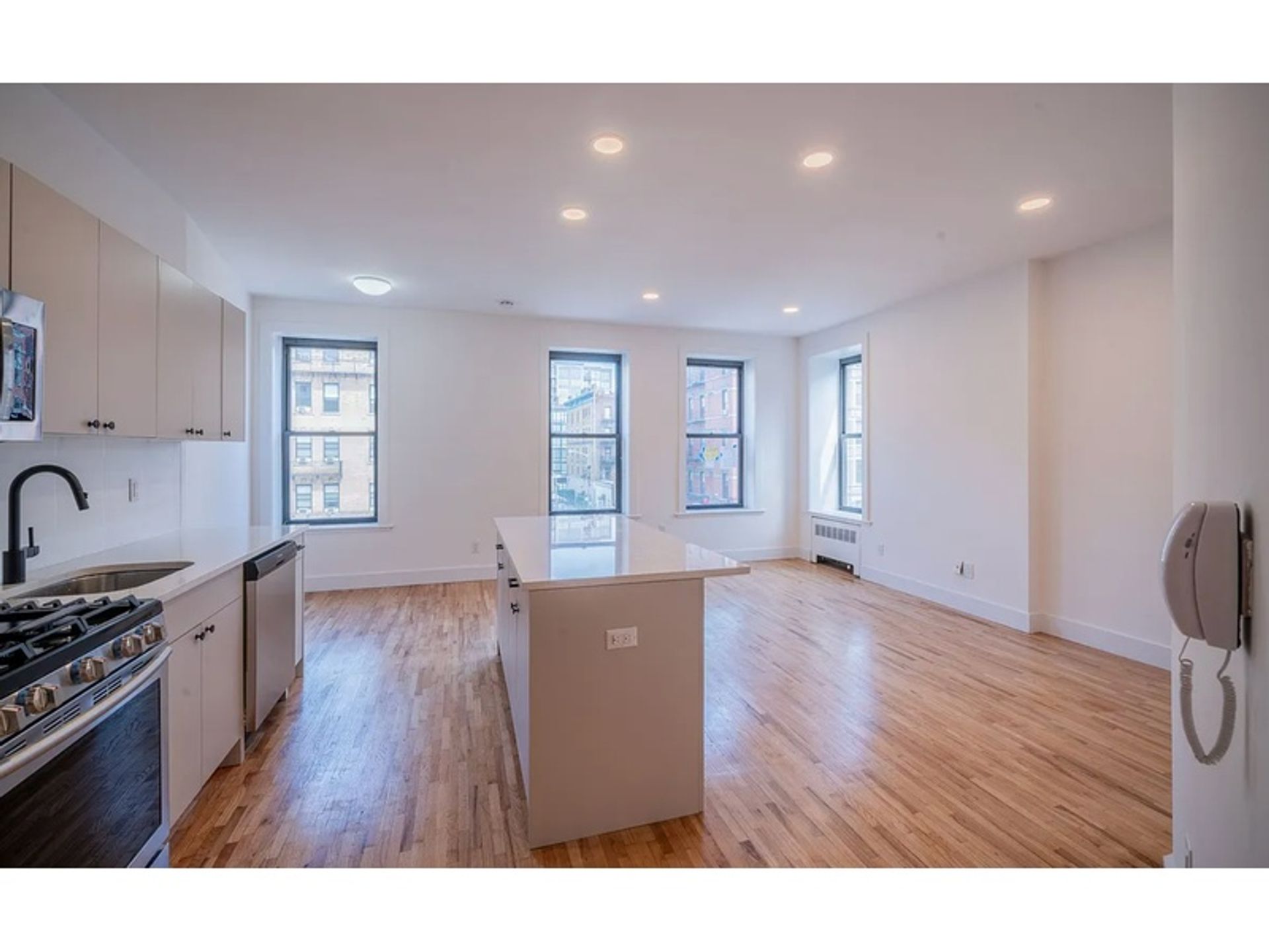 Condominium in Hoboken, New Jersey 12785127