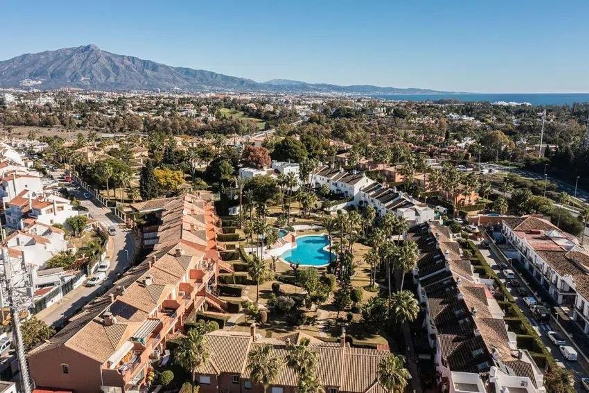 Multiple Houses in Atalaya Isdabe, Andalucía 12788156