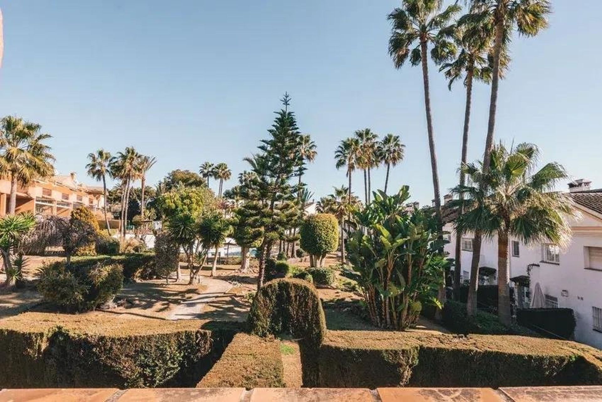 Multiple Houses in Atalaya Isdabe, Andalucía 12788156