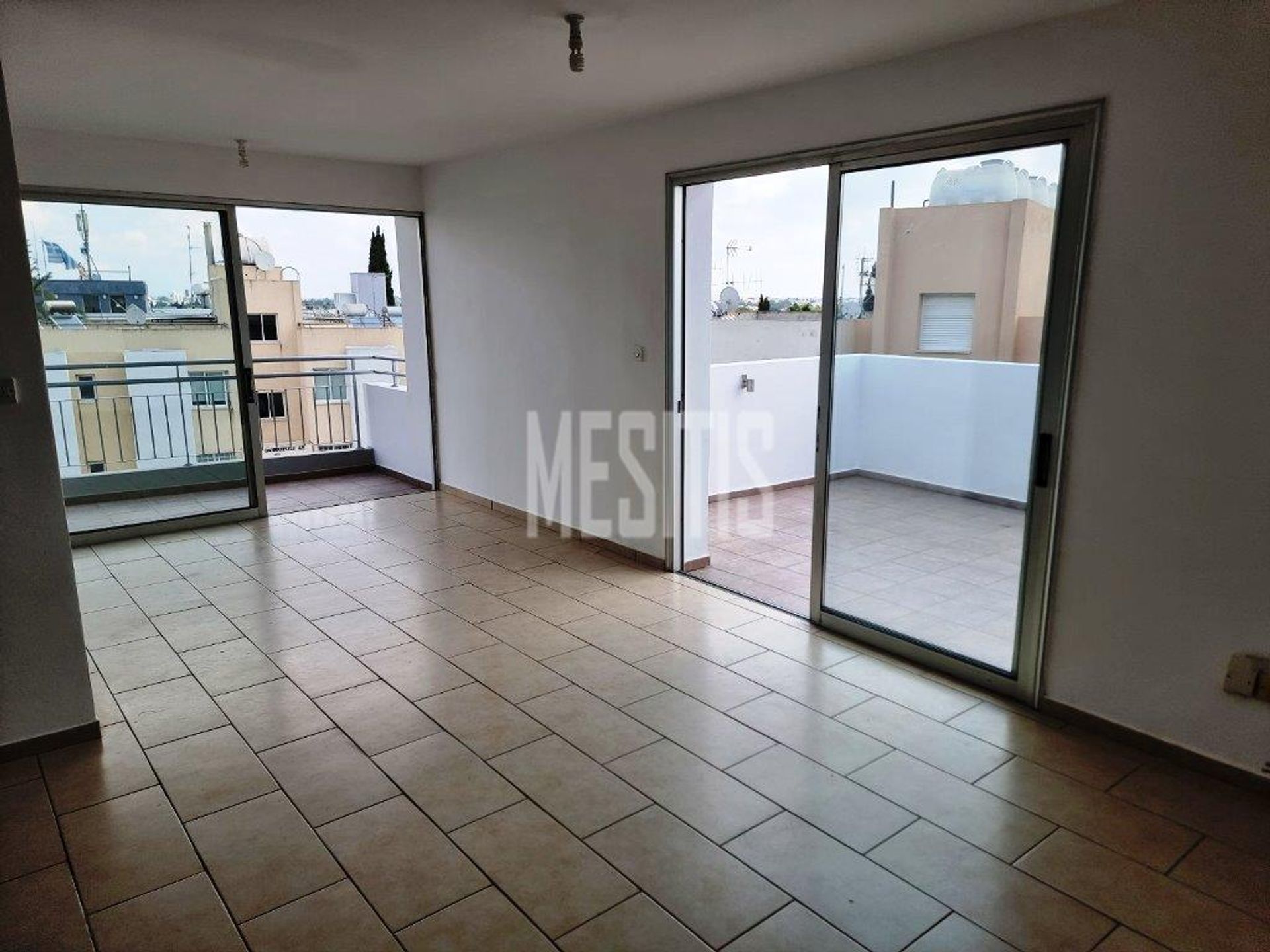 Condominio en Strovolos, Nicosia 12788315