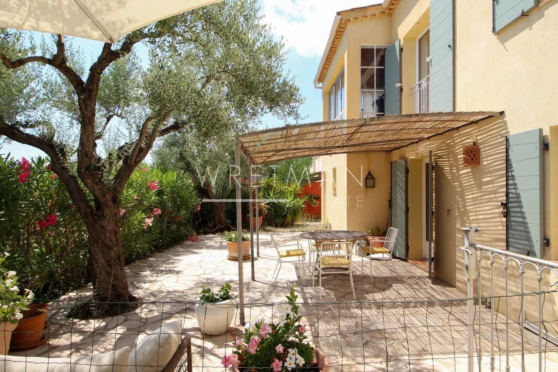 Rumah di Fayence, Provence-Alpes-Cote d'Azur 12789075