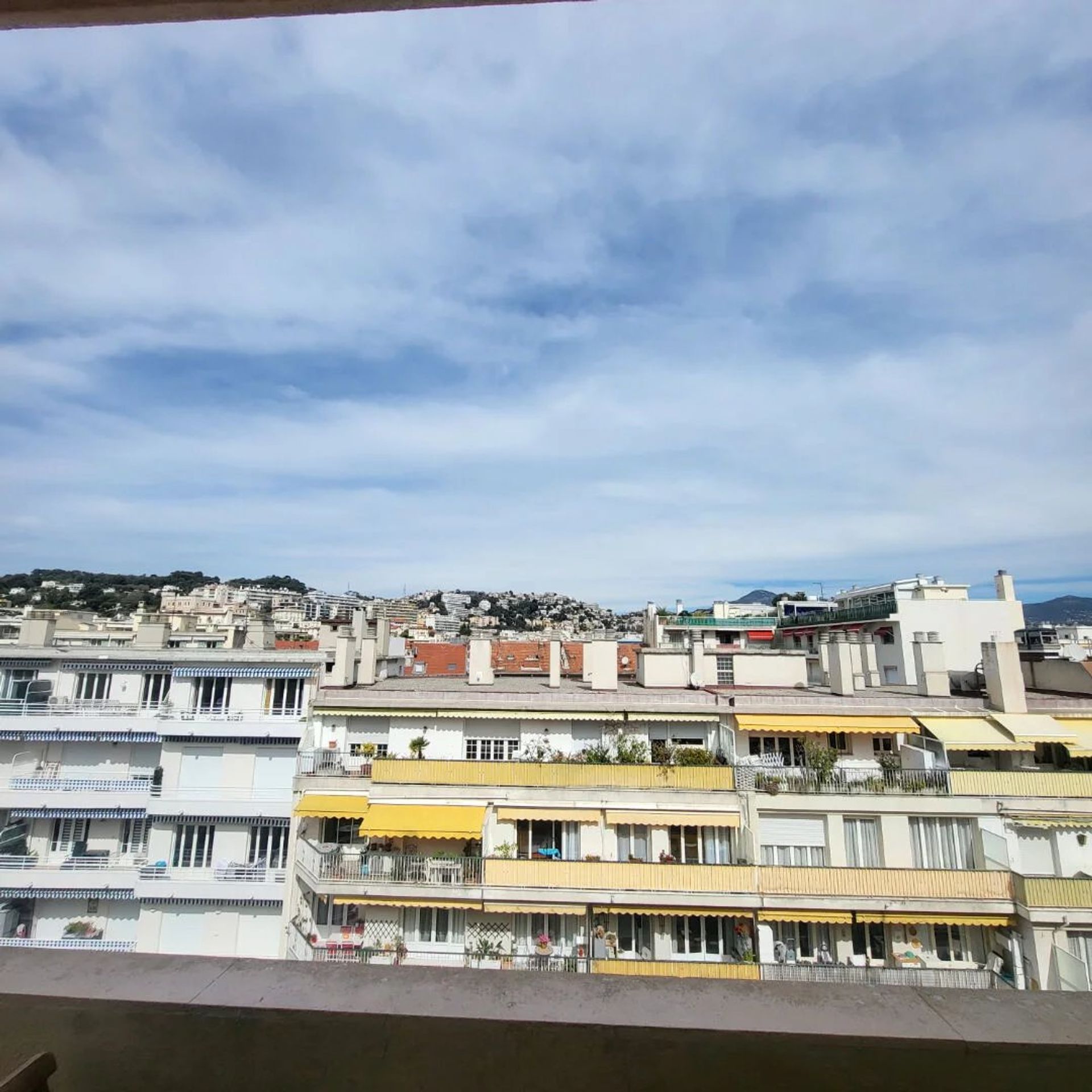 Condominium in Leuk, Provence-Alpes-Côte d'Azur 12789210