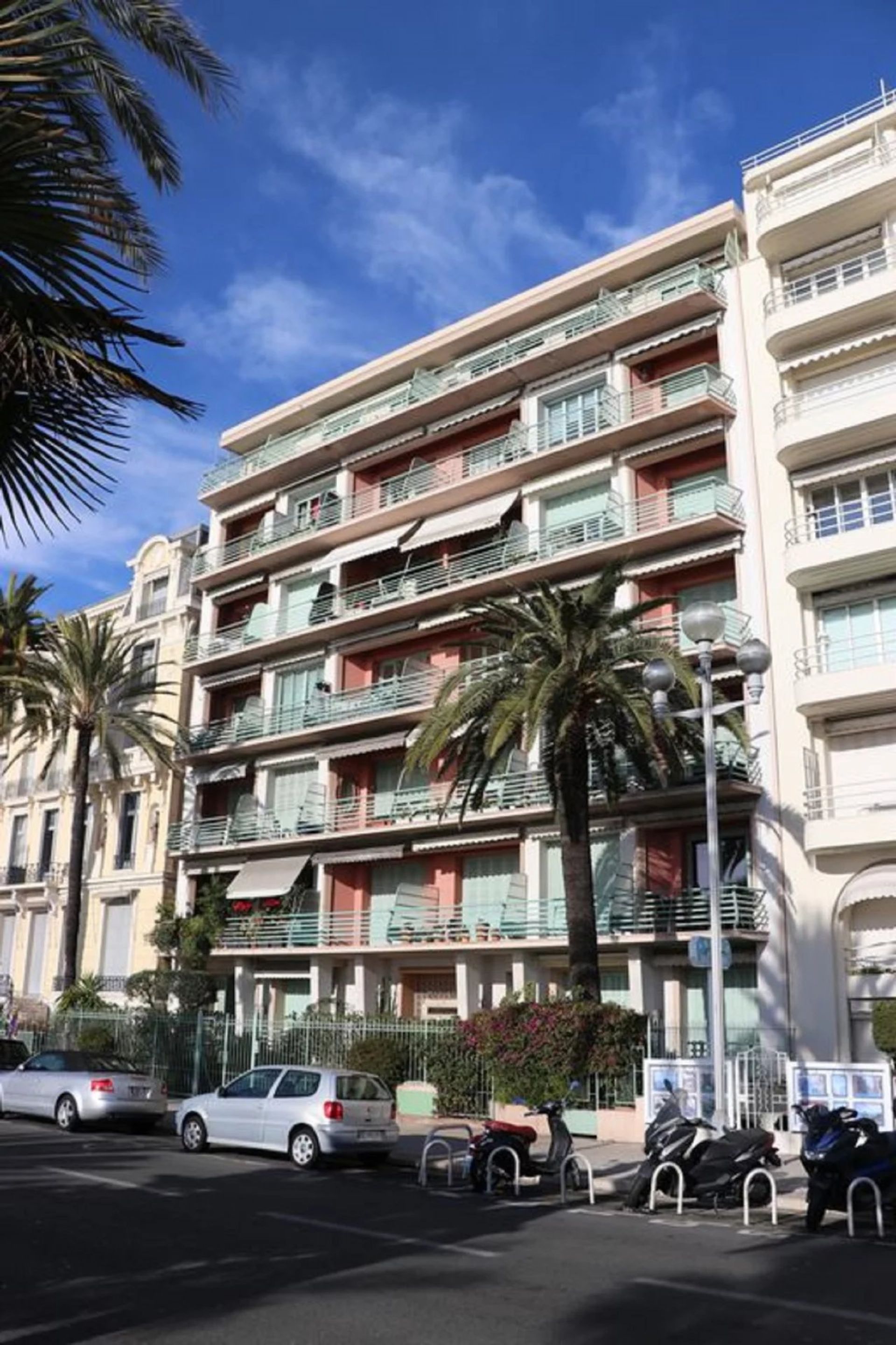 Condominium in Leuk, Provence-Alpes-Côte d'Azur 12789210