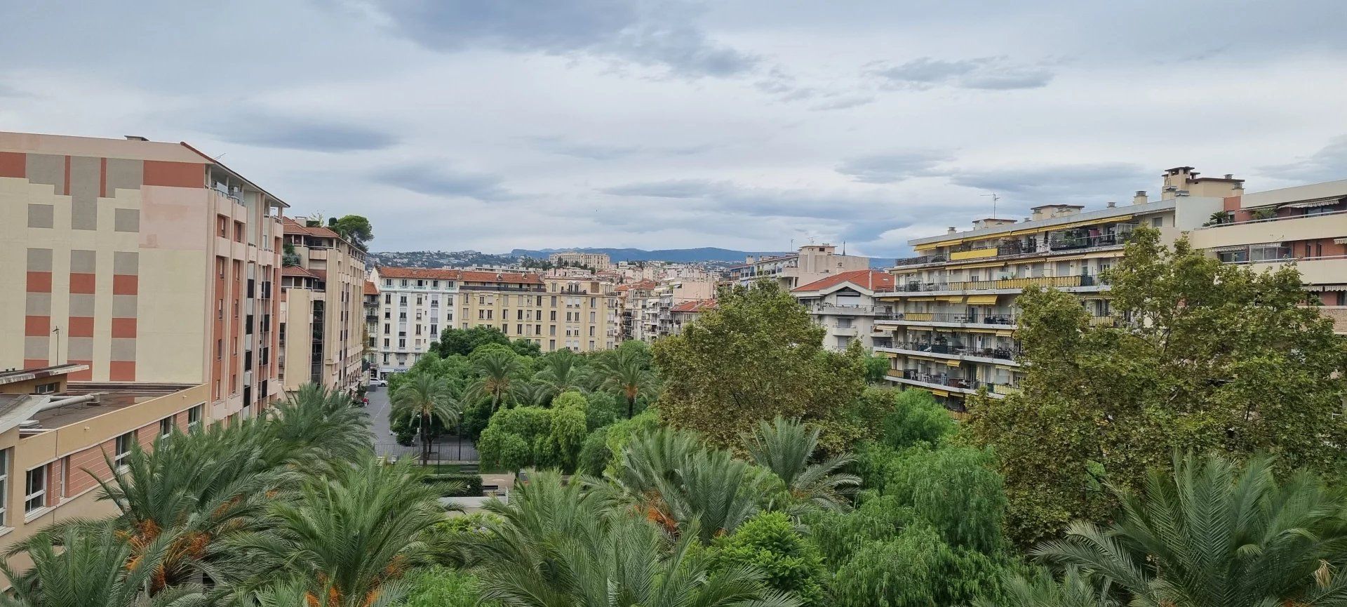 Condominium in Nice, Provence-Alpes-Cote d'Azur 12789217