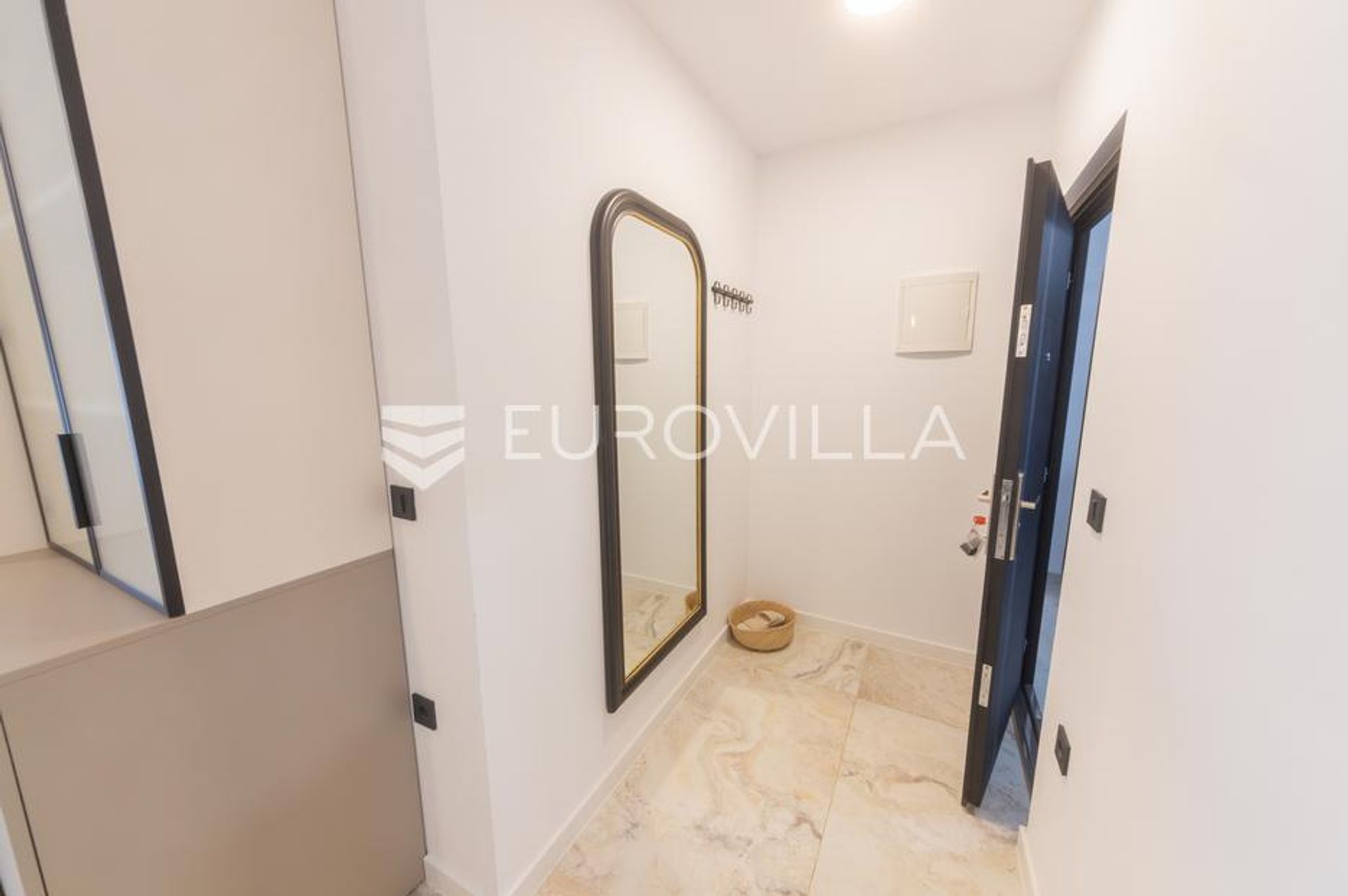 Condominio en Osijek, Osječko-baranjska županija 12789317