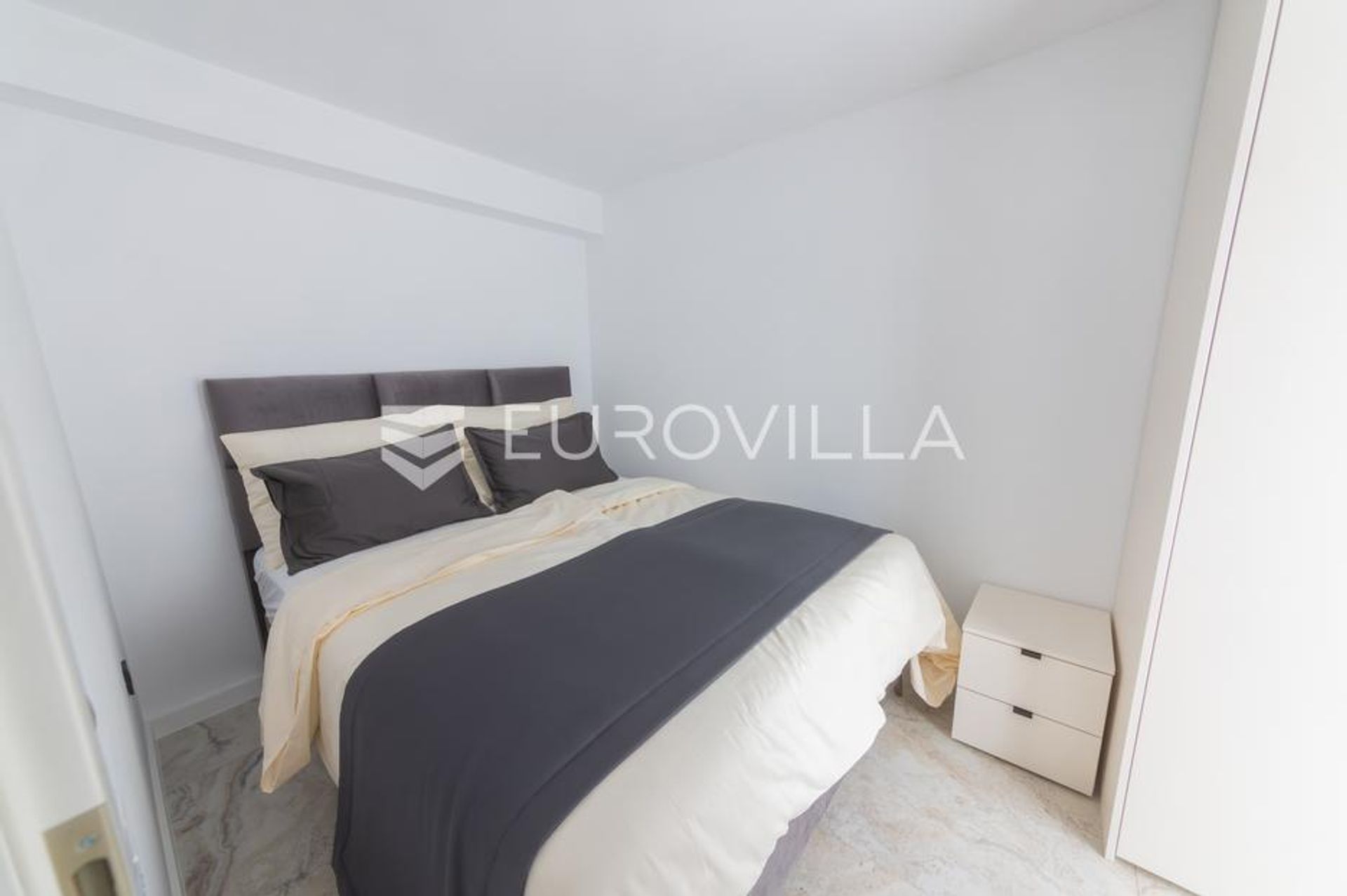 Condominio en Osijek, Osječko-baranjska županija 12789327