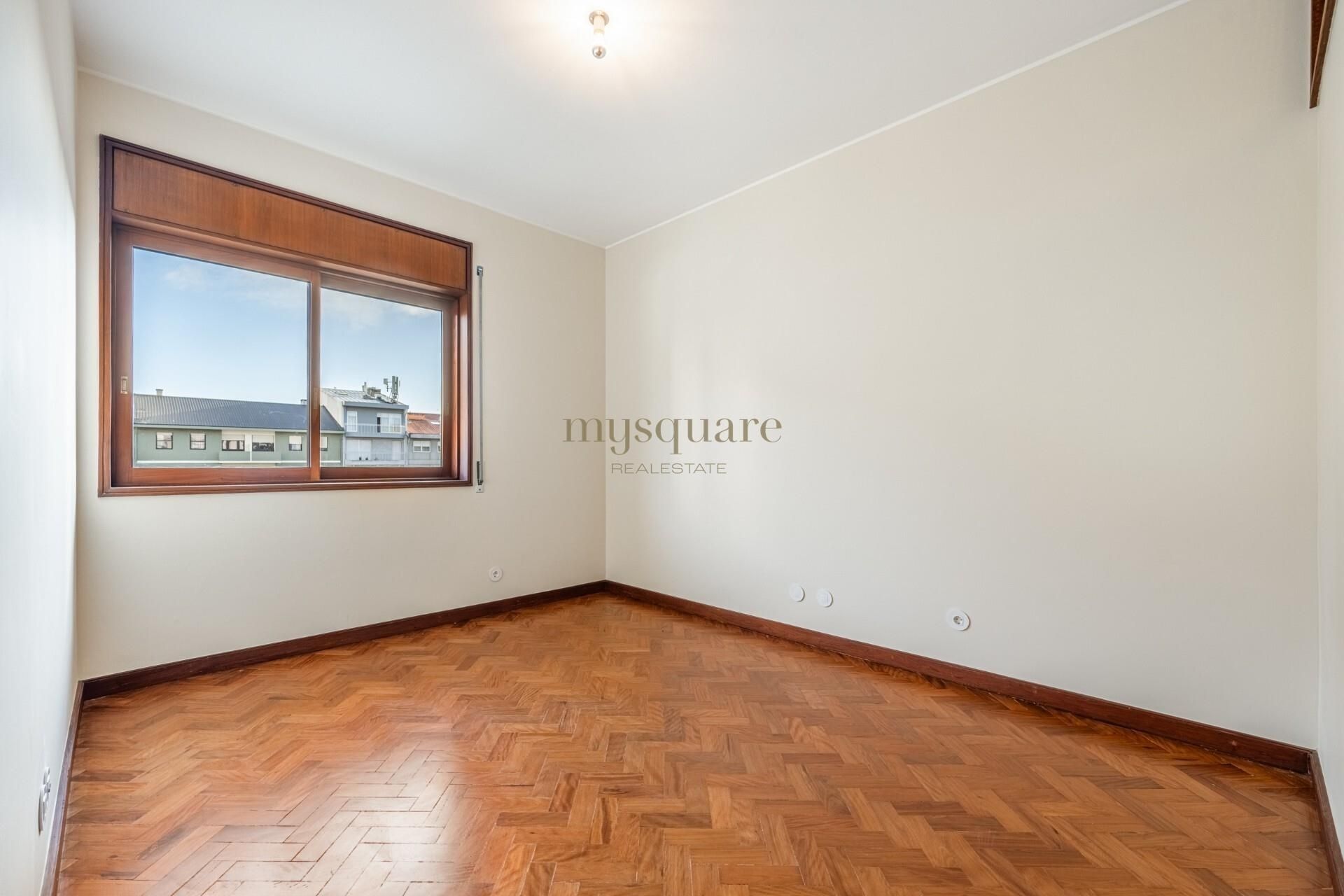 Condominium in Porto, Porto District 12789475