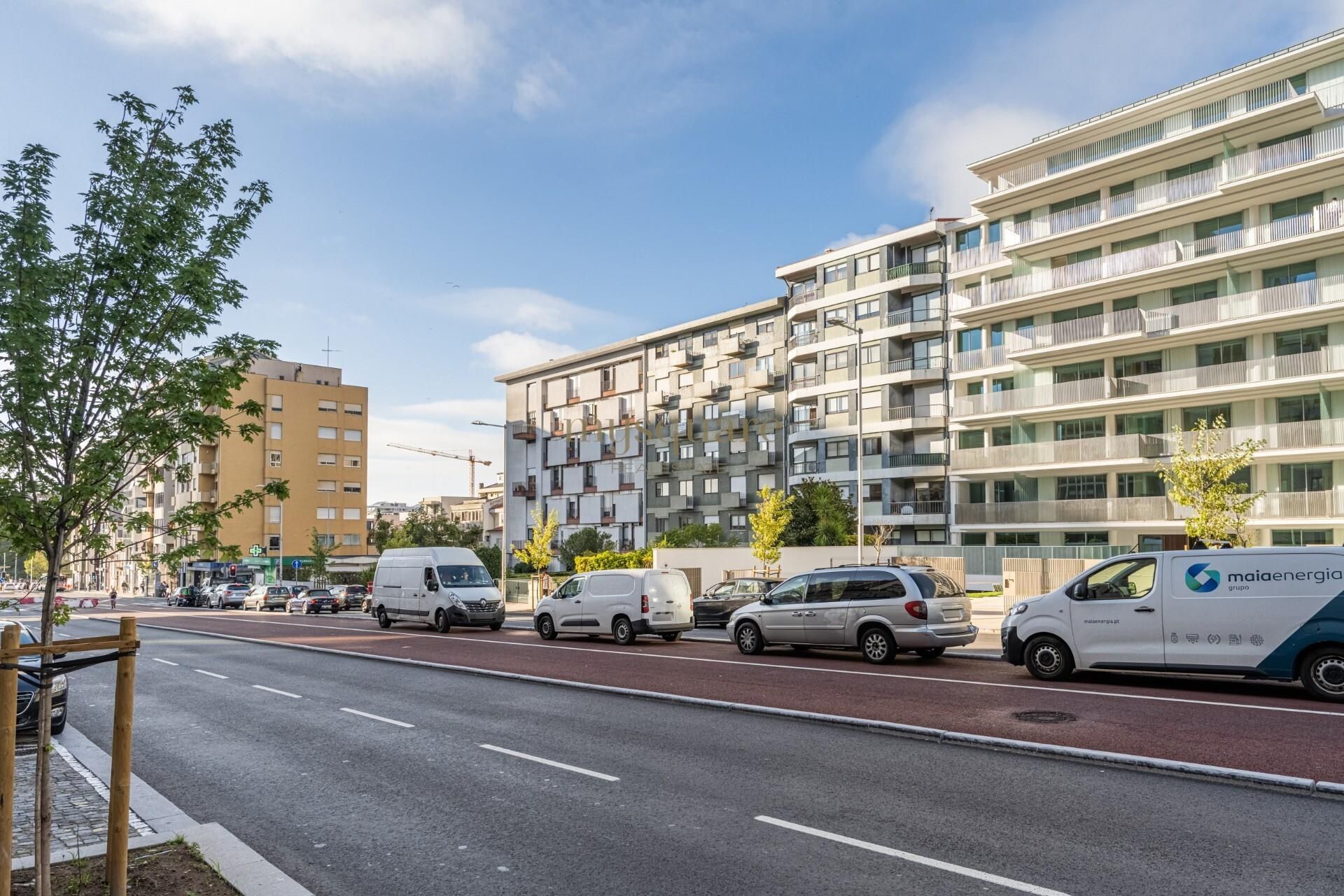 Condominium in Porto, Porto District 12789475