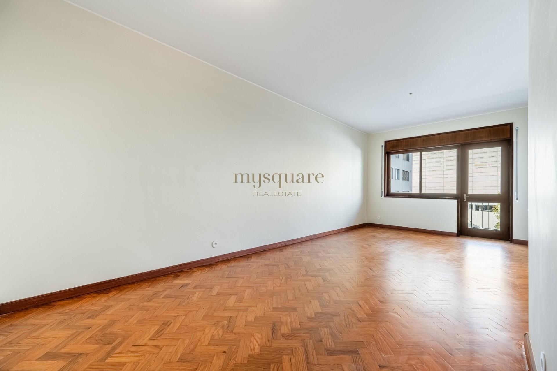 Condominium in Porto, Porto District 12789475