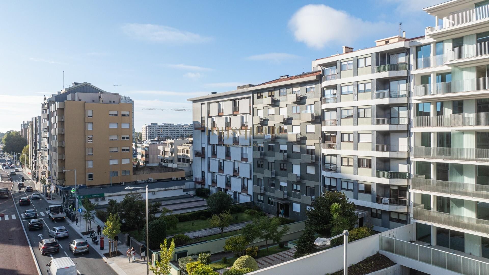 Condominium in Porto, Porto District 12789475