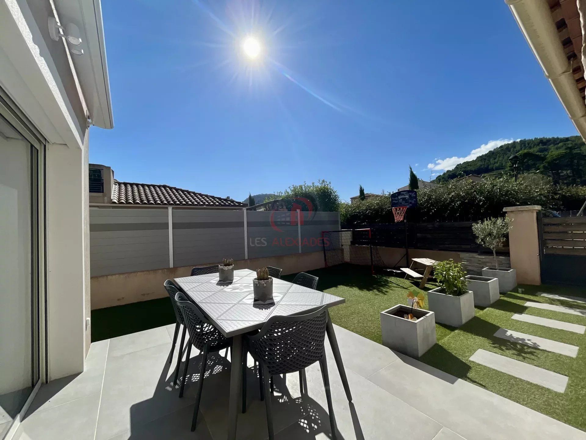 House in Evenos, Provence-Alpes-Cote d'Azur 12790459