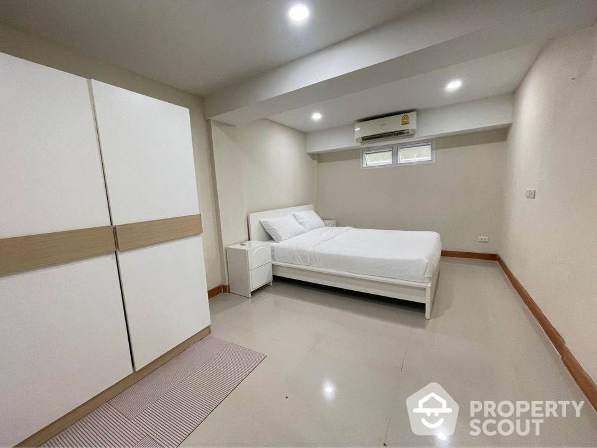 Condominium in Watthana, Krung Thep Maha Nakhon 12790684