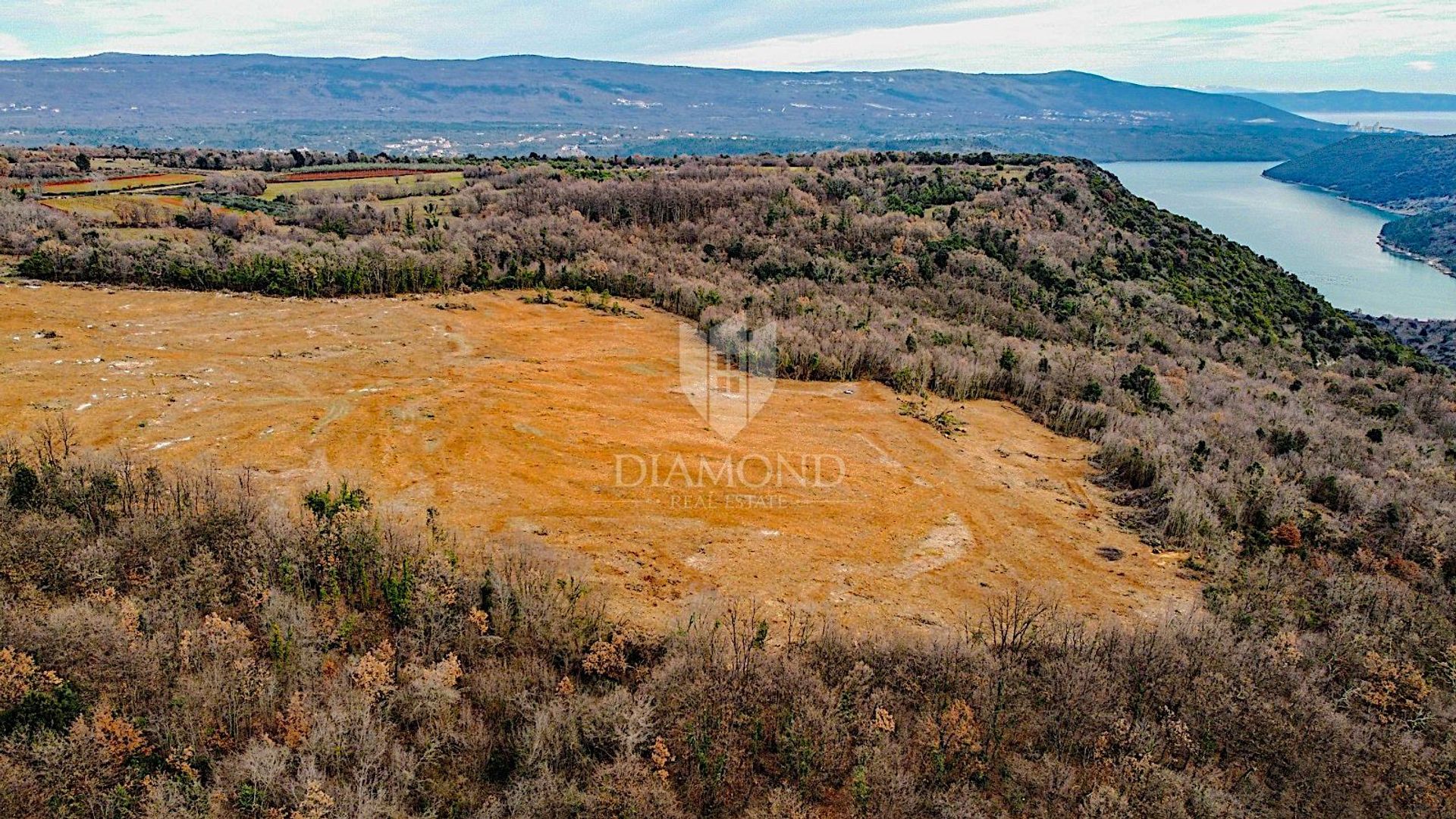 Maa sisään Barban, Istria County 12792530