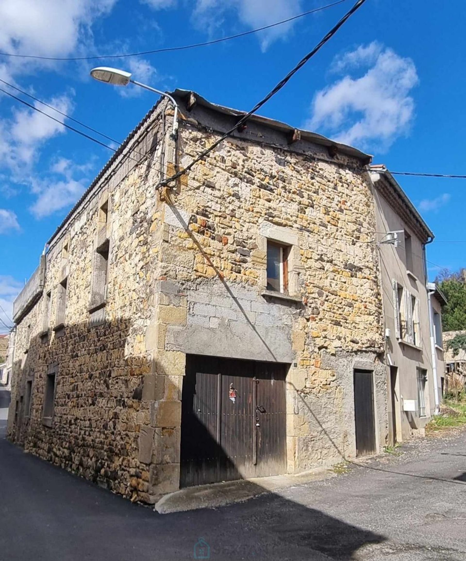 Casa nel Mirefleurs, Auvergne-Rhône-Alpes 12792592