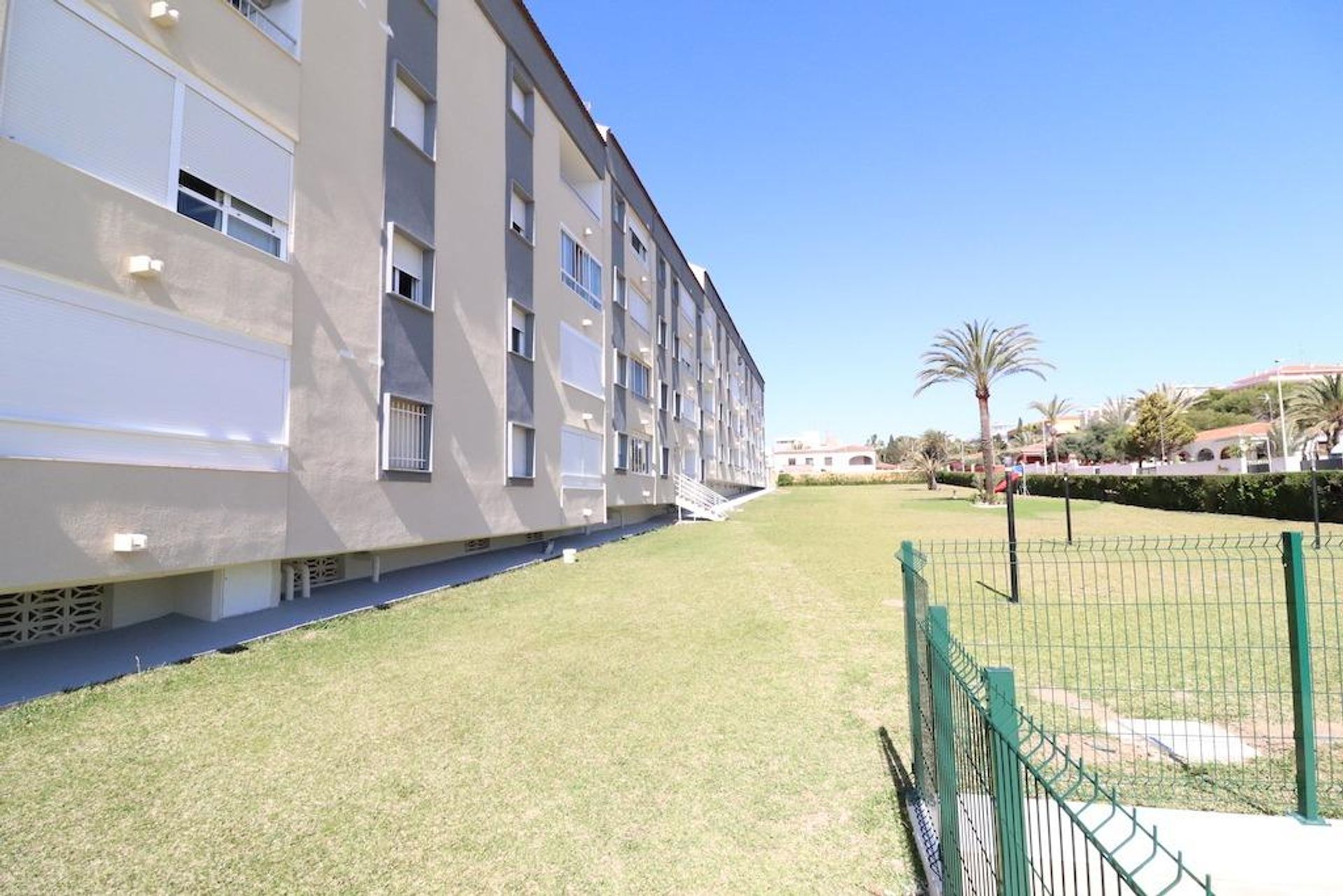 Condominio en Torrevieja, Comunidad Valenciana 12796578