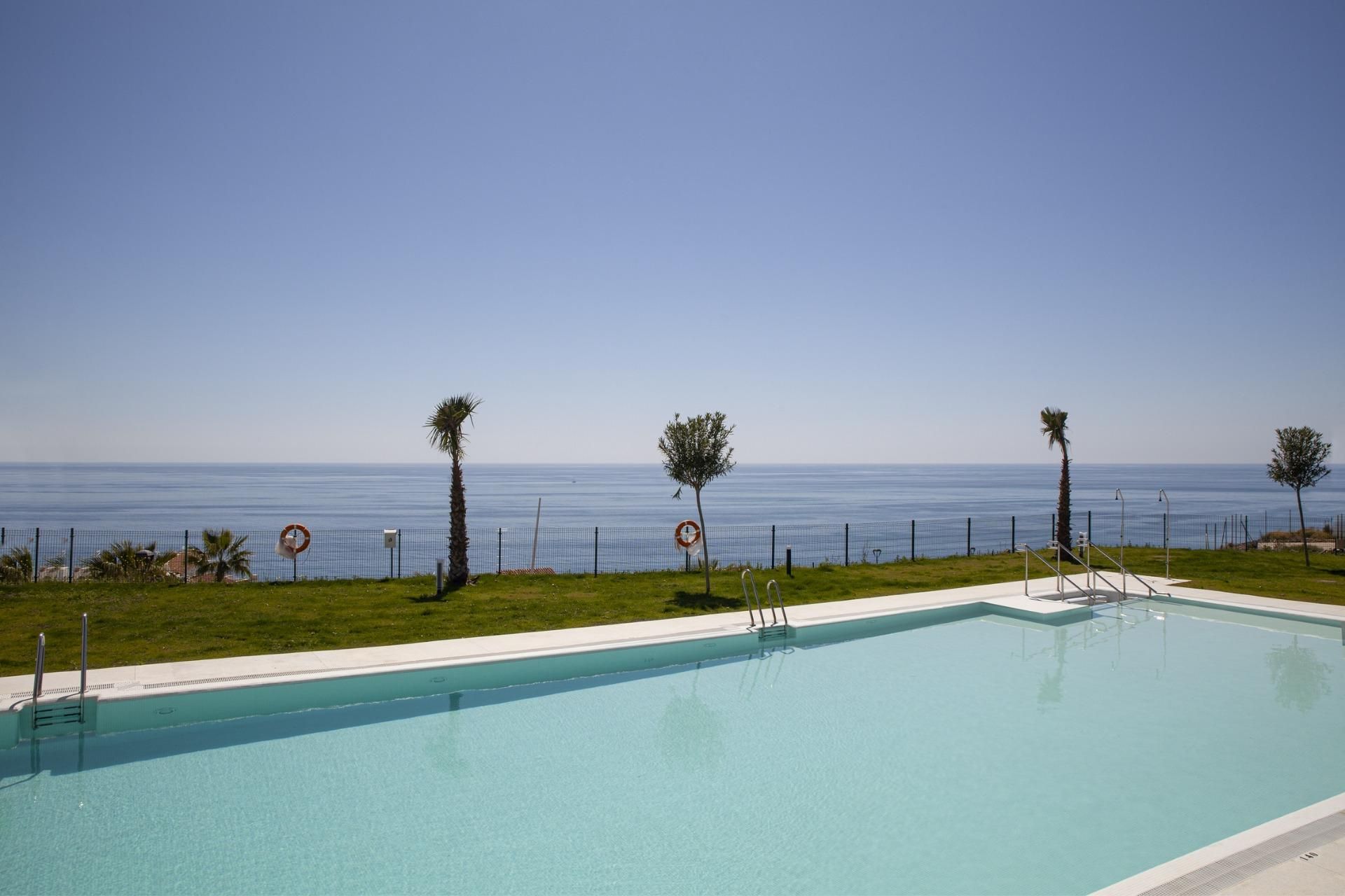 Condominium in Torrox Costa, Andalucía 12796997