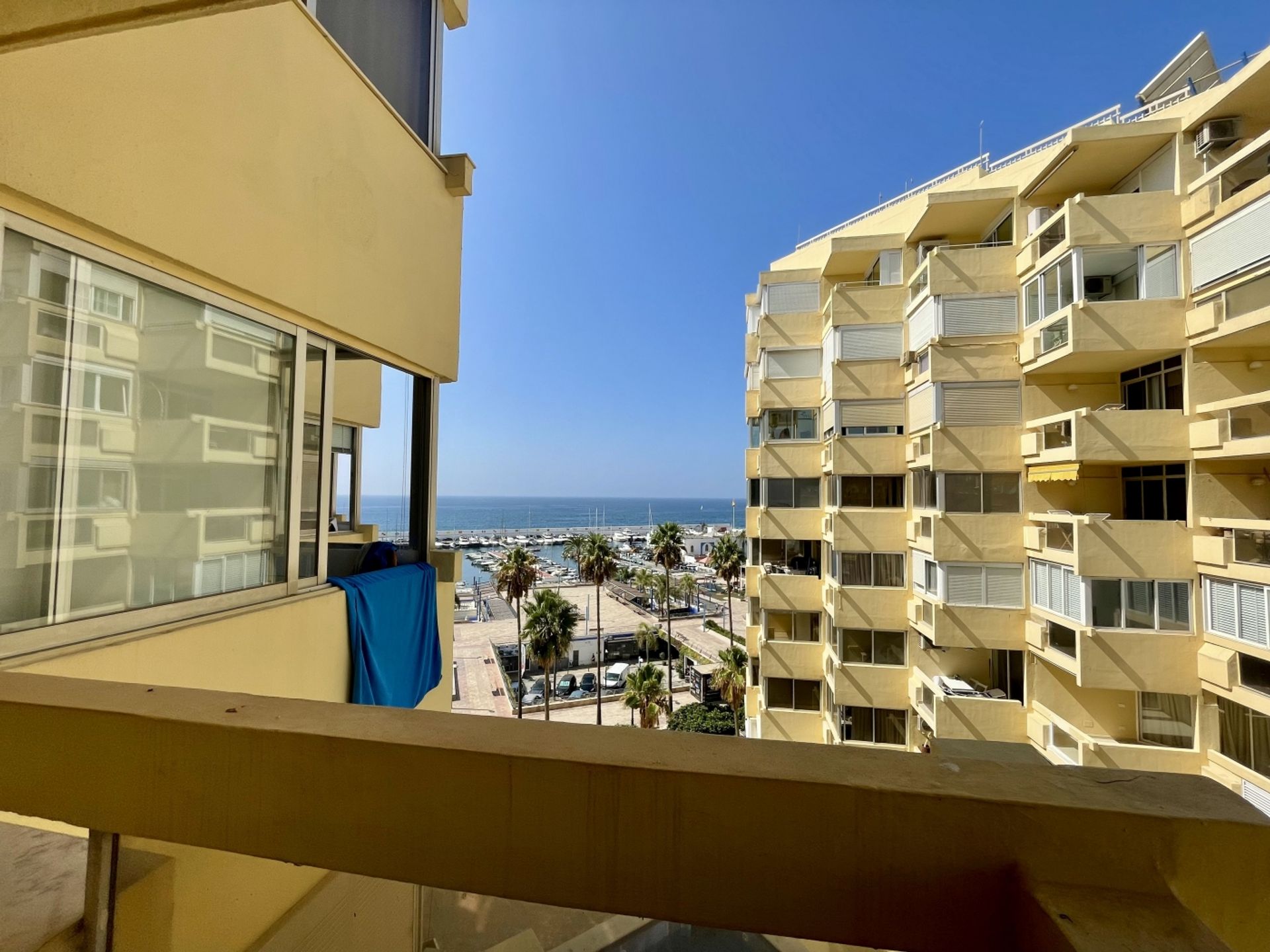 Condominium in Marbella, Andalucía 12797079