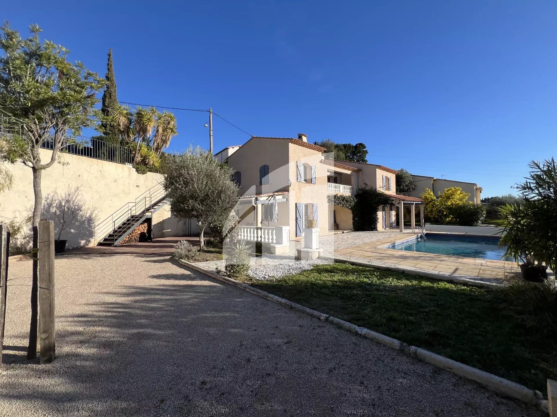 Casa nel Saint-Roman, Provence-Alpes-Cote d'Azur 12797315