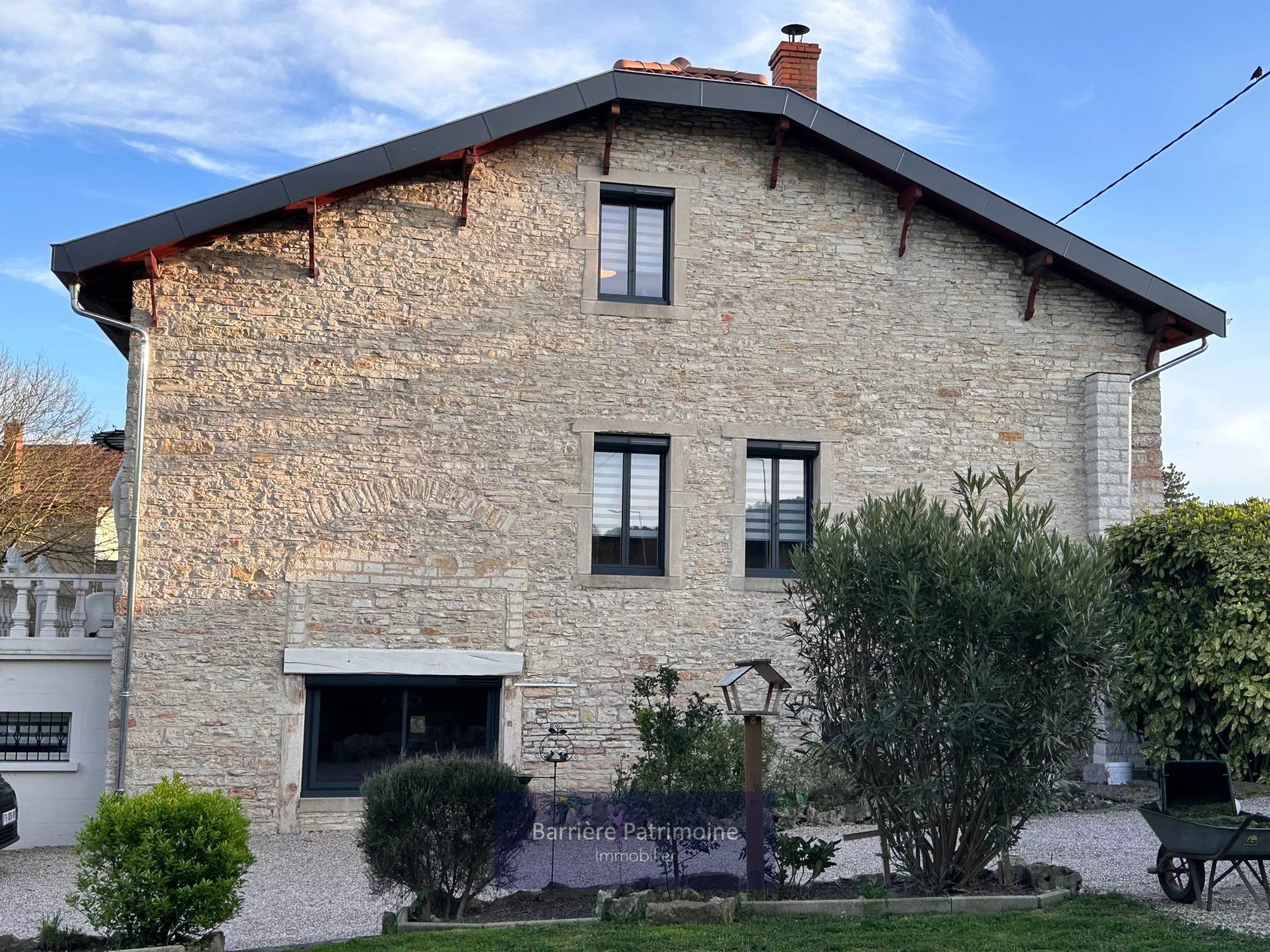 بيت في Tournus, Bourgogne-Franche-Comte 12797364