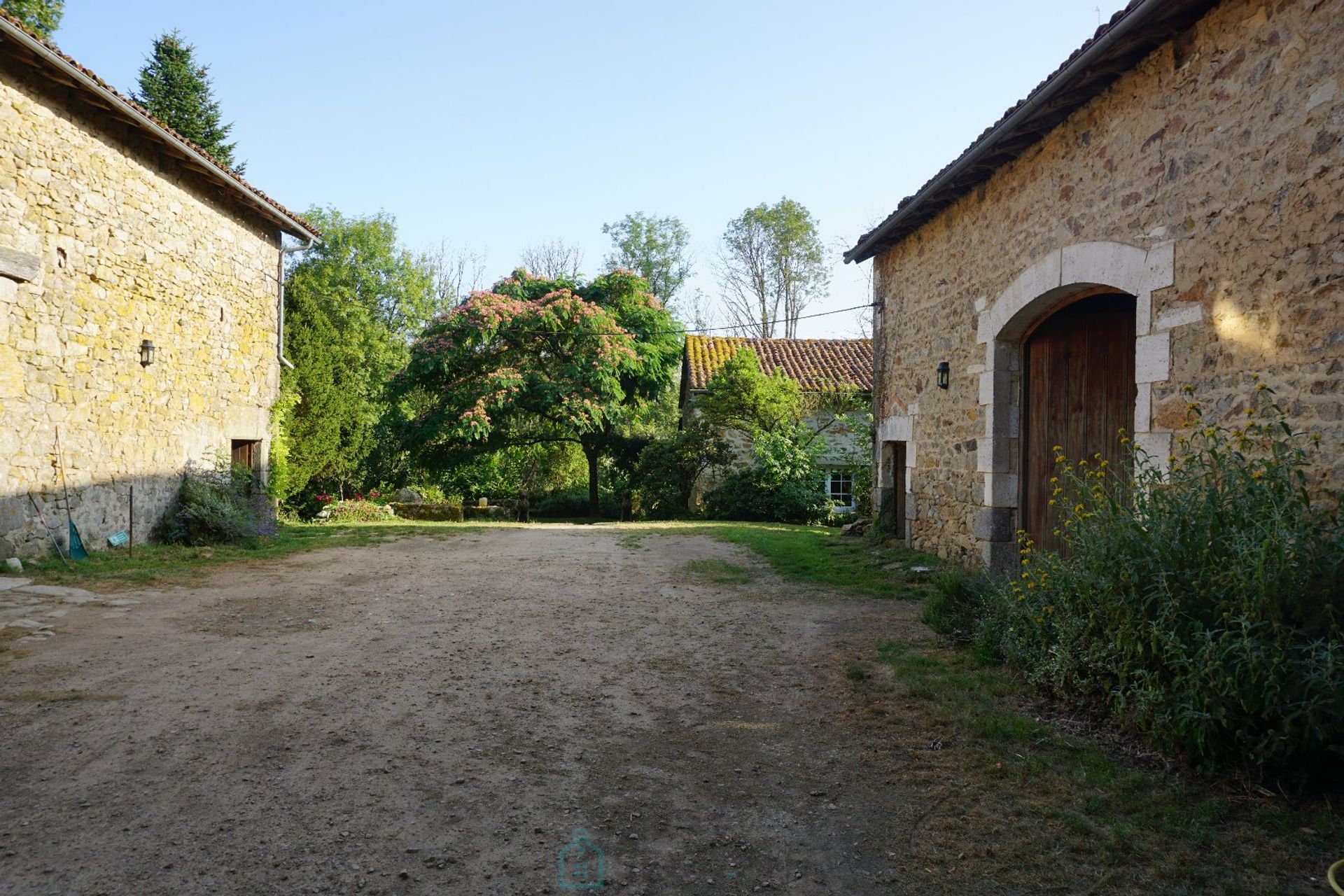 Andere im Busserolles, Nouvelle-Aquitaine 12798027