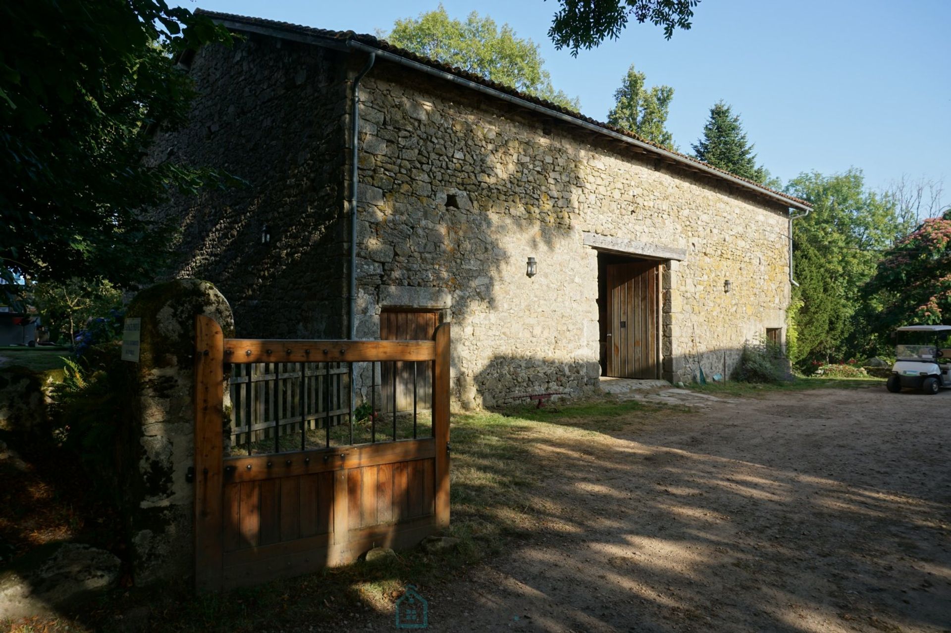 Andere im Busserolles, Nouvelle-Aquitaine 12798027