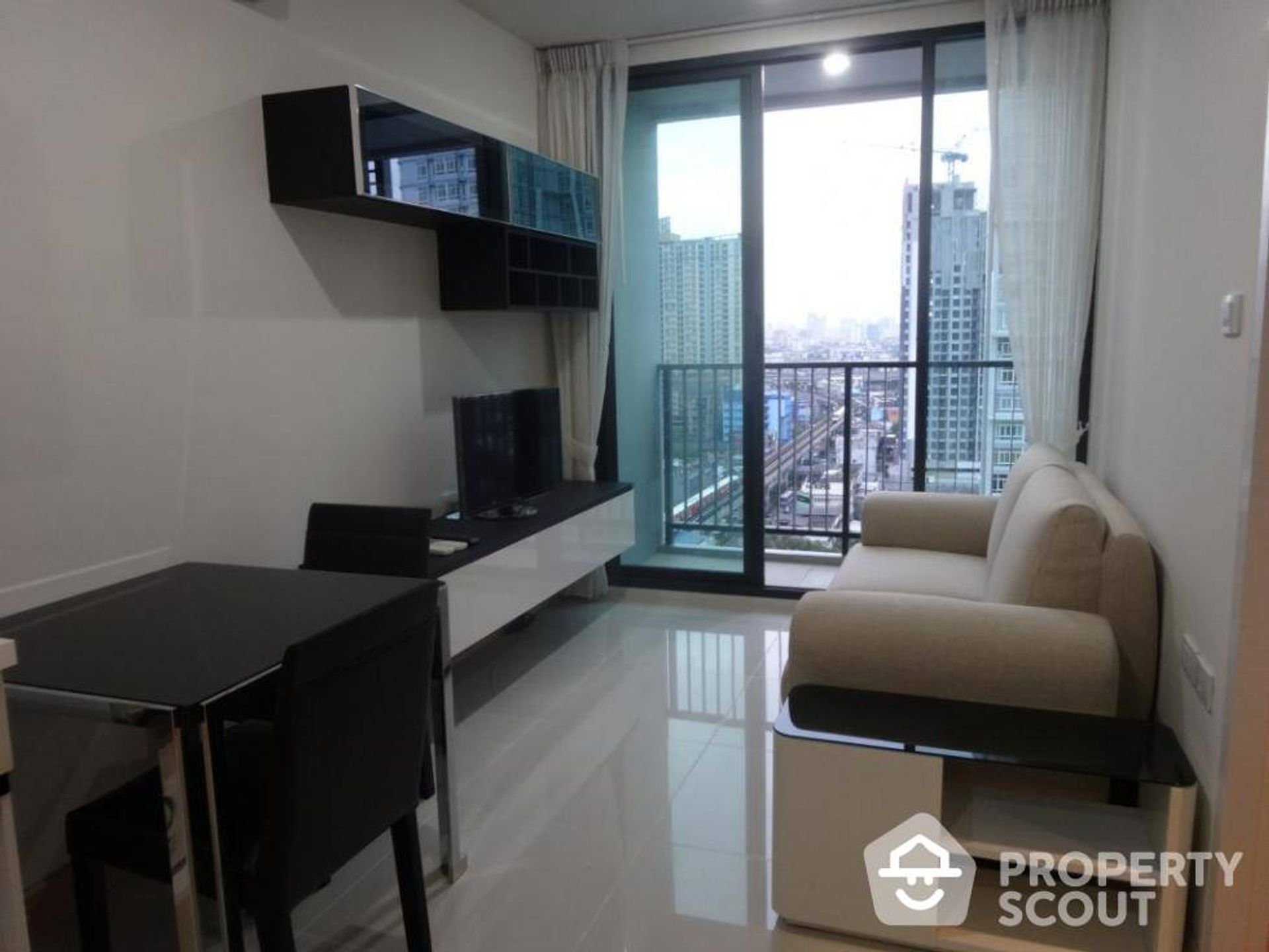 Condominium in Phra Khanong, Krung Thep Maha Nakhon 12799098