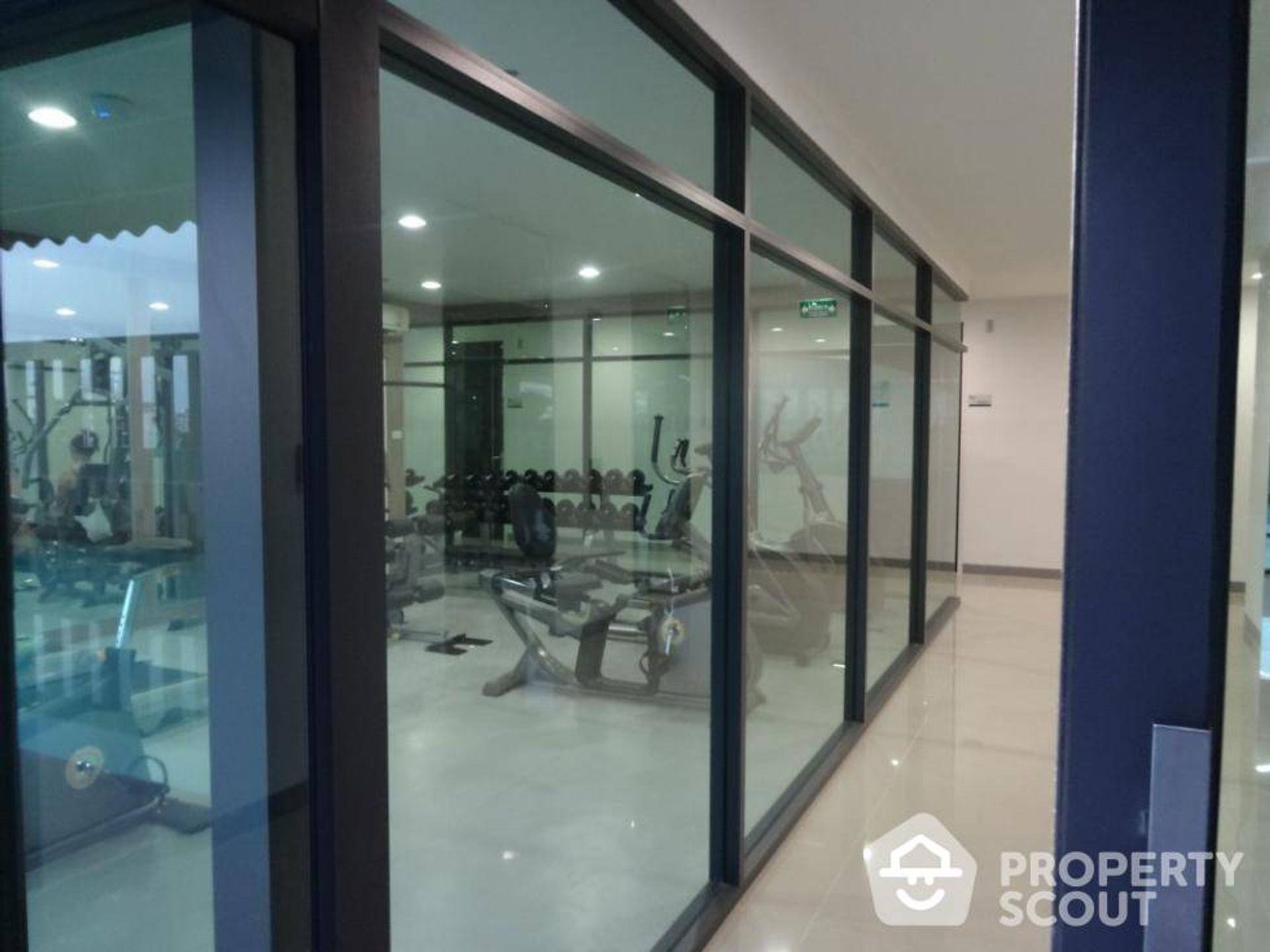 Condominium in Phra Khanong, Krung Thep Maha Nakhon 12799098